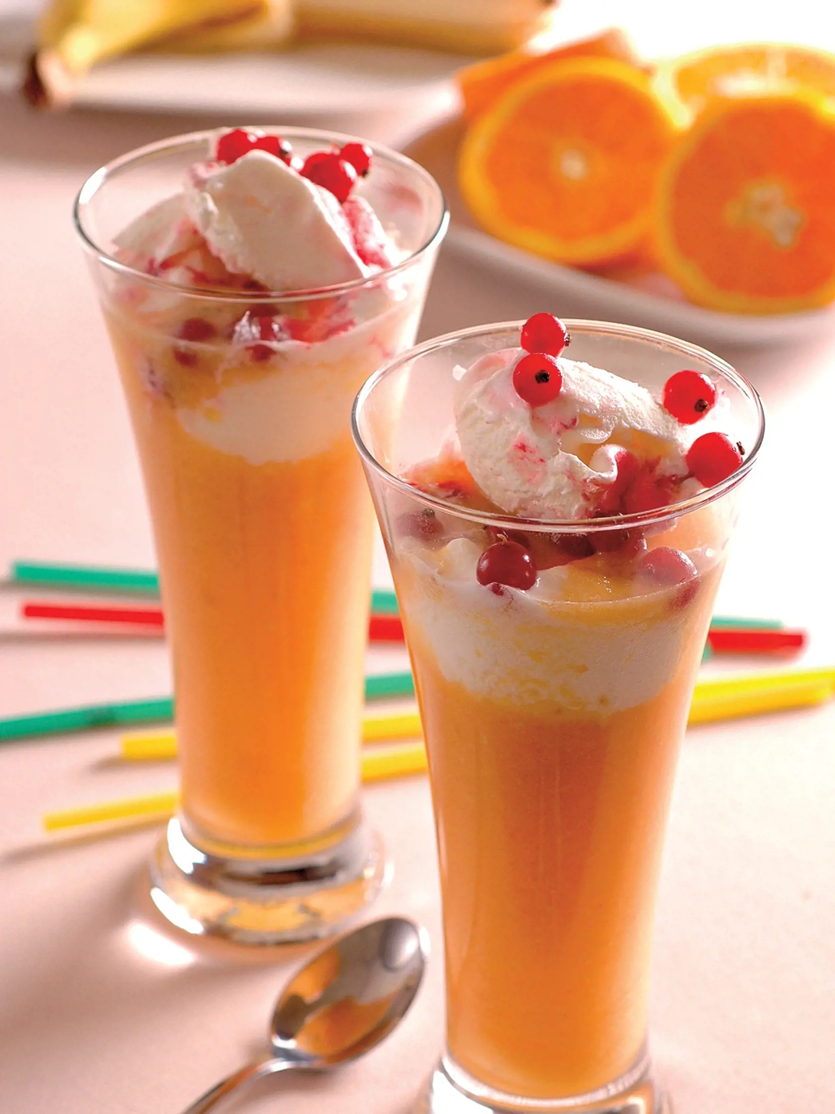 Smoothies so zmrzlinou, veľkonočné recepty, ovocný nápoj, banán, pomaranč, ríbezle, šťava, zmrzlina
Foto: Peter Záhradník
Uverejnené: Báječná Žena č. 15/09
pôvodný súbor:smoothies so zmrzlinou 1.eps