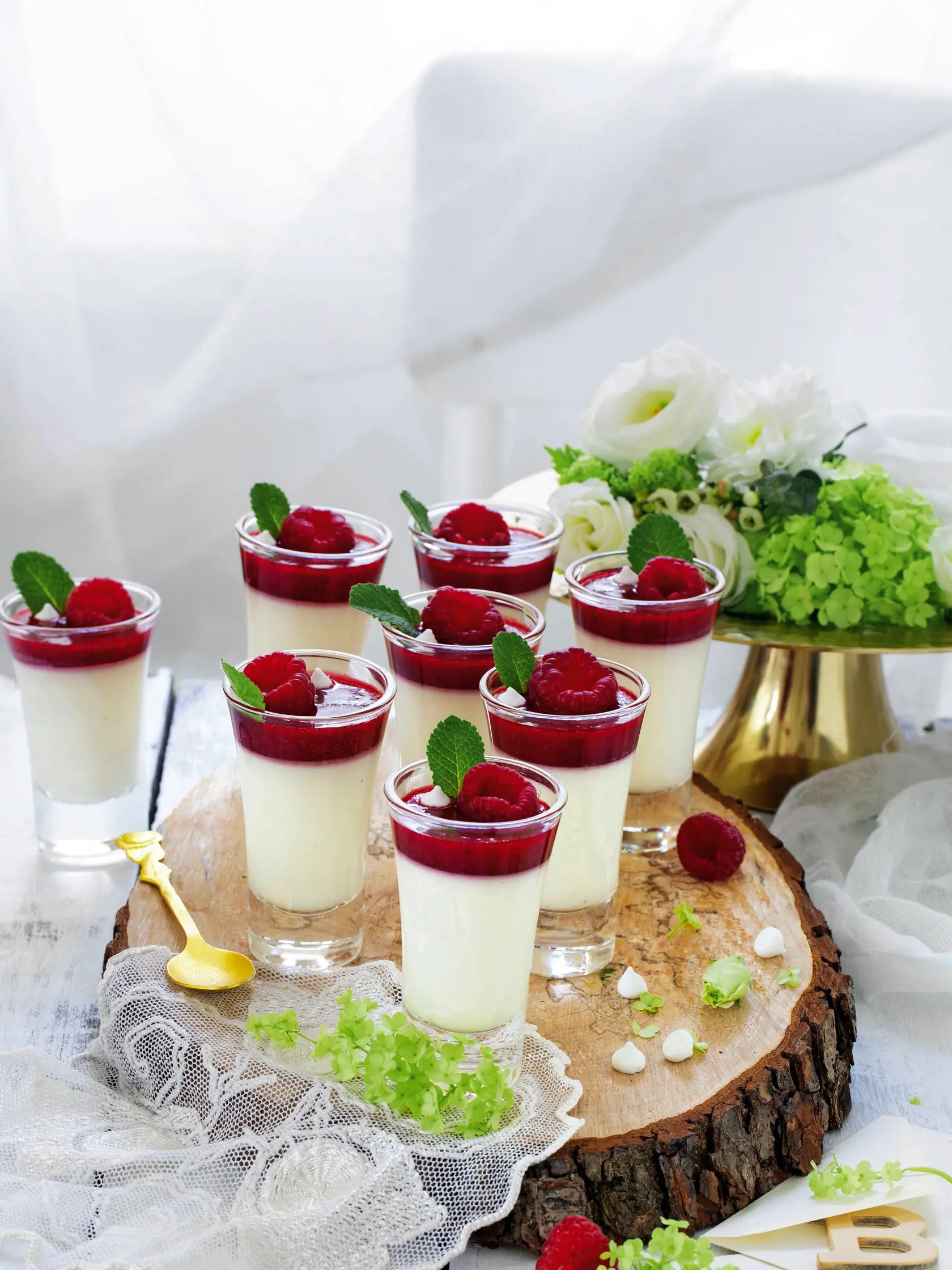 Panna cotta s malinovou omáčkou