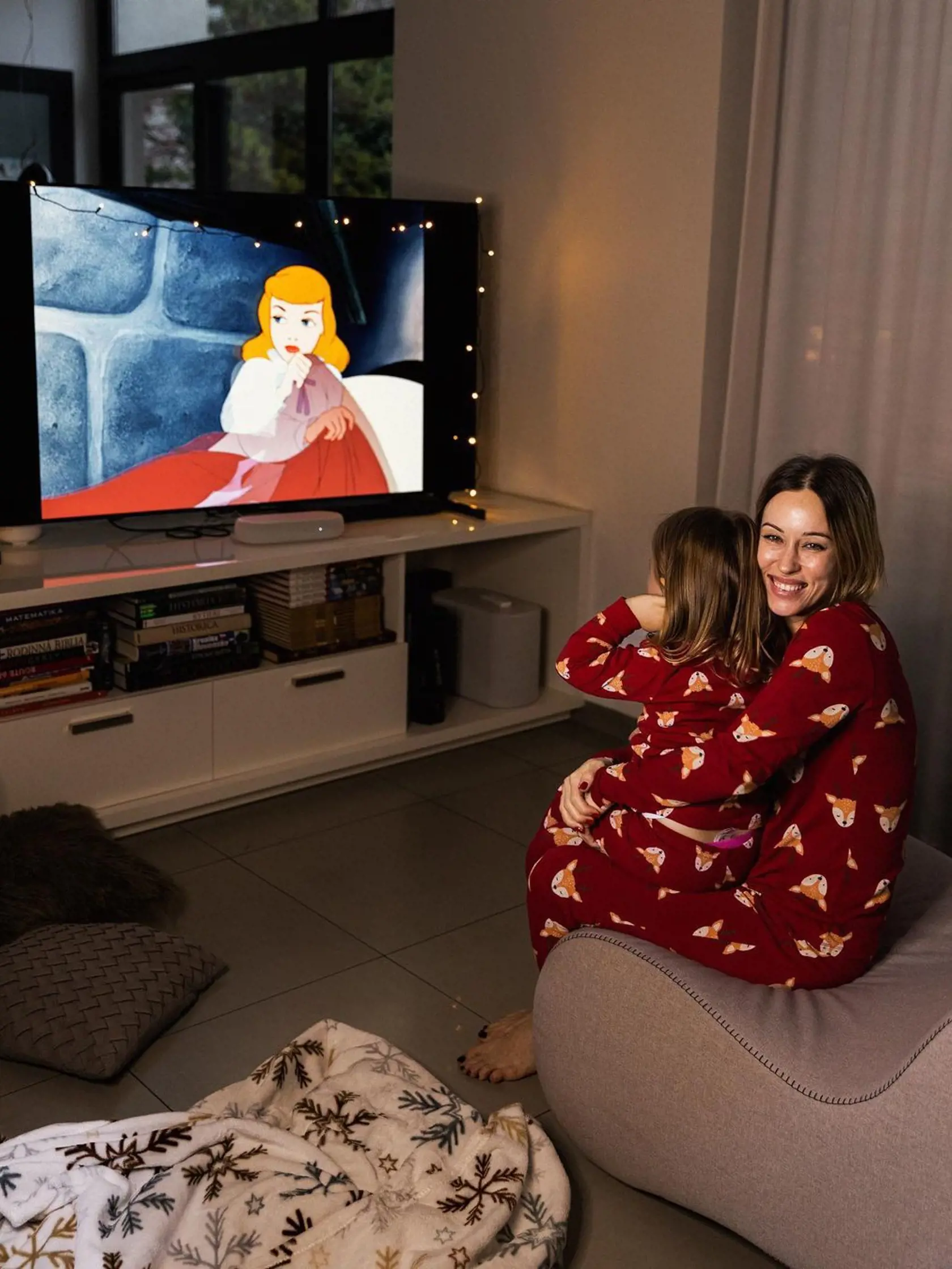 Katkina dcérka Izabelka je poriadne šidlo. A čoskoro k nej pribudne súrodenec.