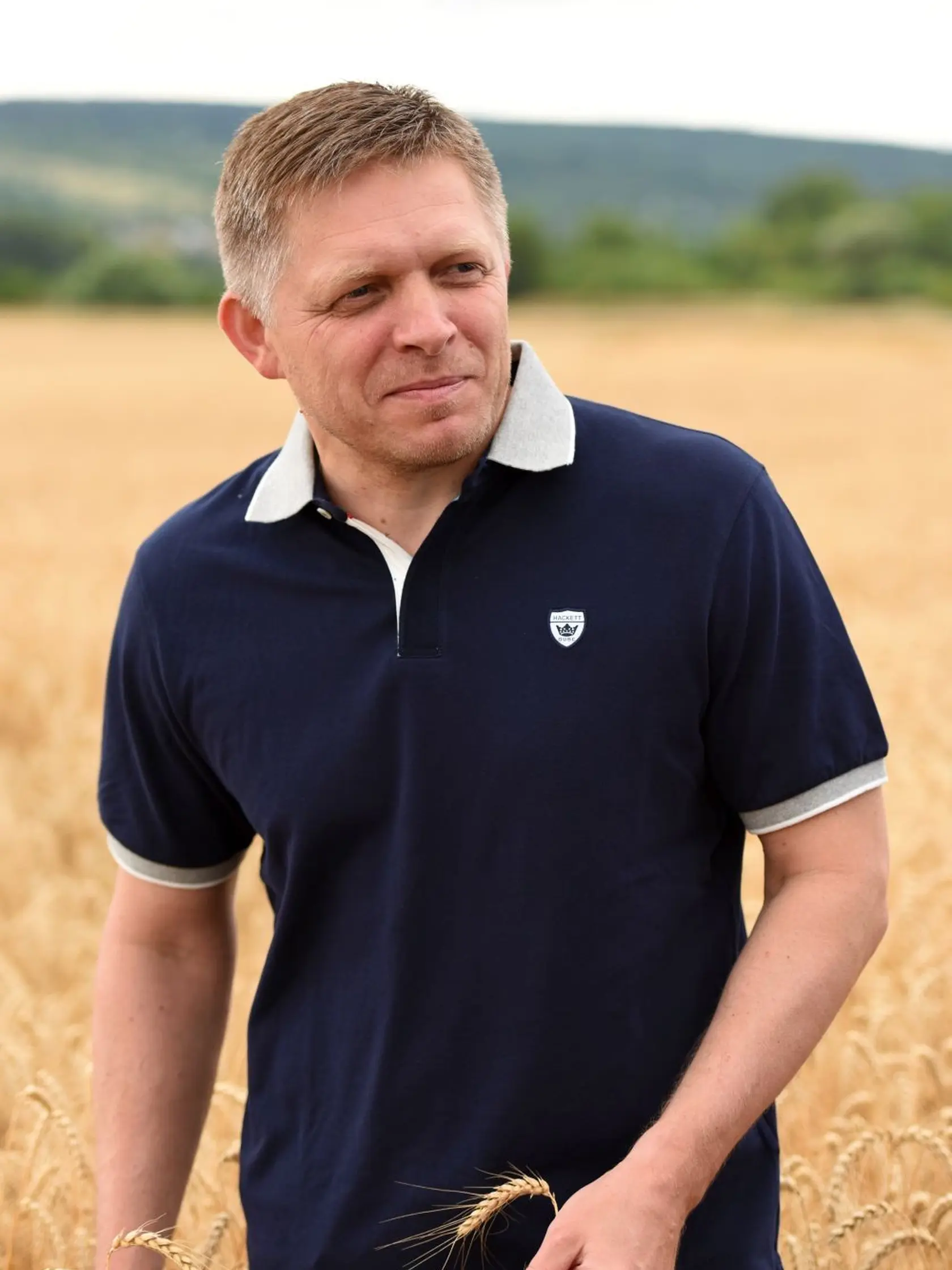 Robert Fico počas žatevného výjazdu v Maduniciach.