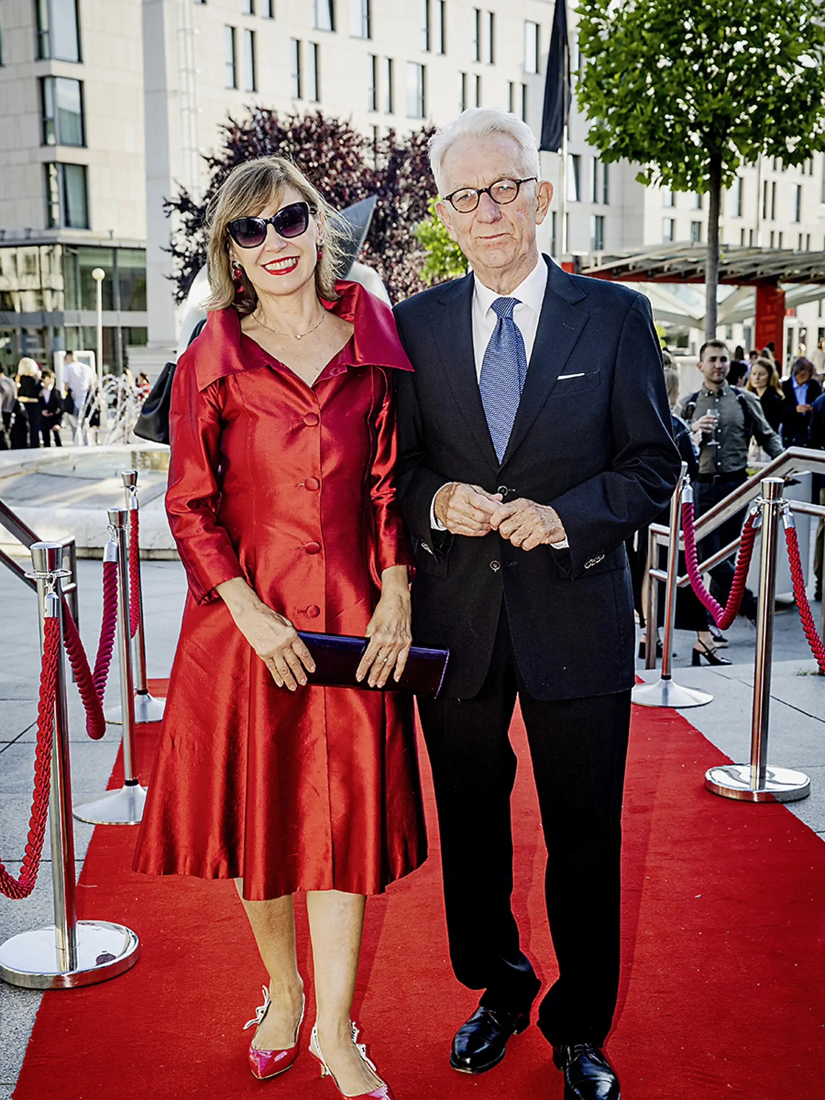 Na snímke  Konrad Kreuzer a Alena Heribanová prichádzajú do budovy Opery a baletu Slovenského národného divadla na špeciálne predstavenie Fashion Ballet 23.