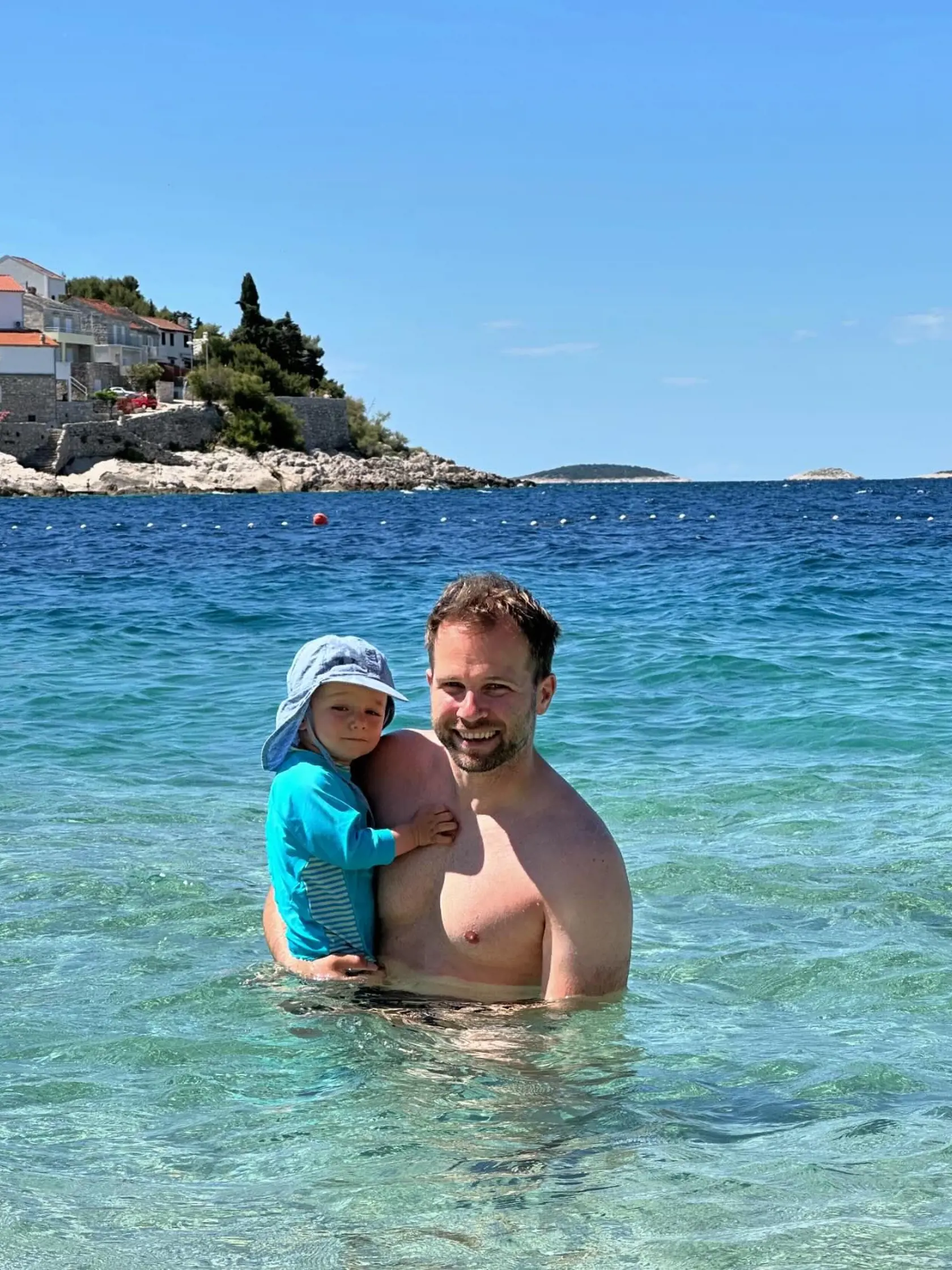 Tomáš Bezdeda so synom v Chorvátsku.