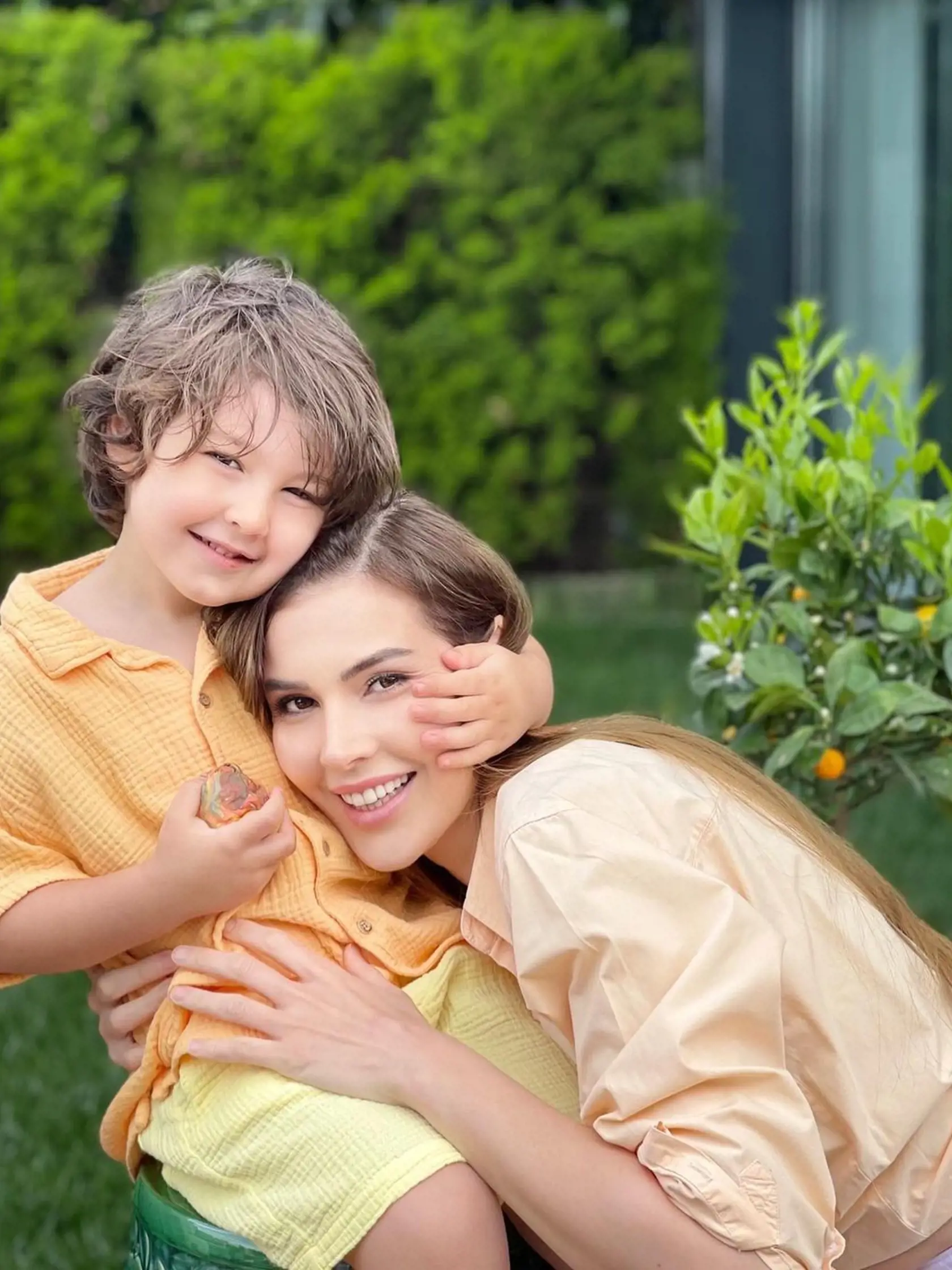 Hatice Şendil so synom