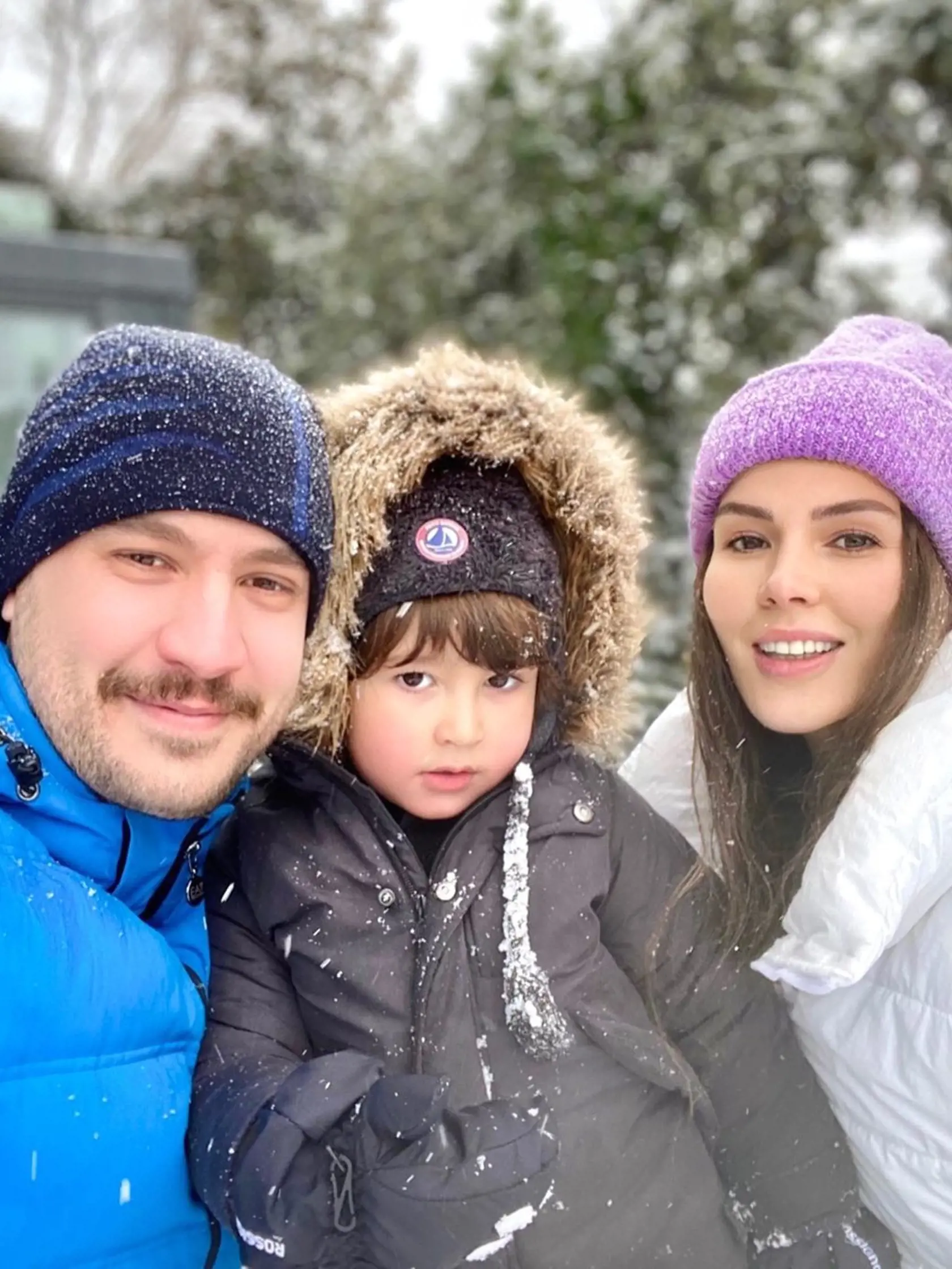 Hatice Şendil s manželom a synom