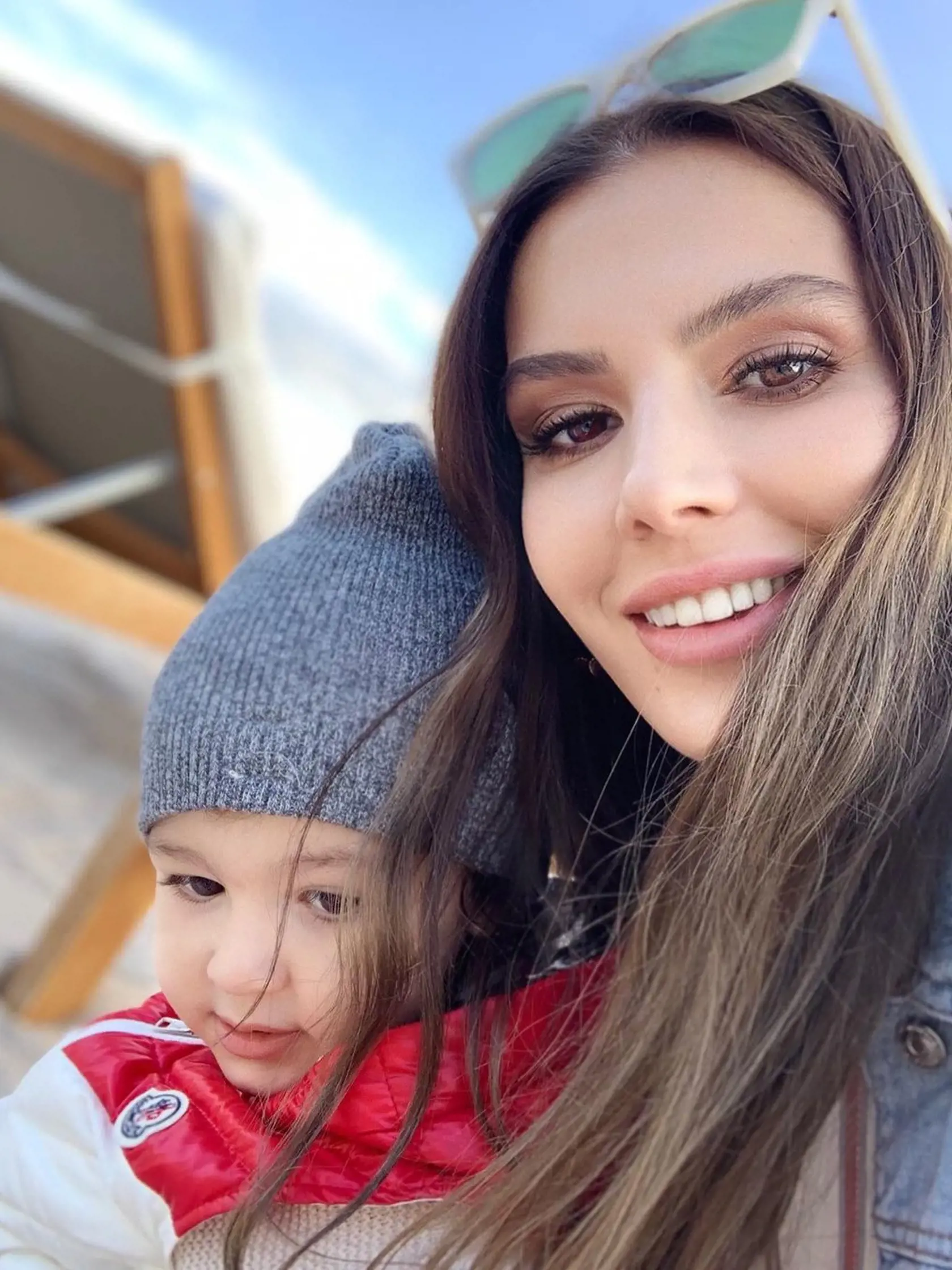 Hatice Şendil so synom