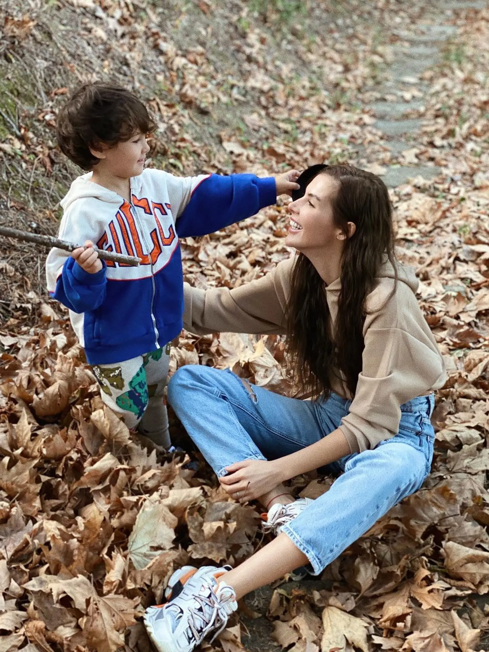 Hatice Şendil so synom