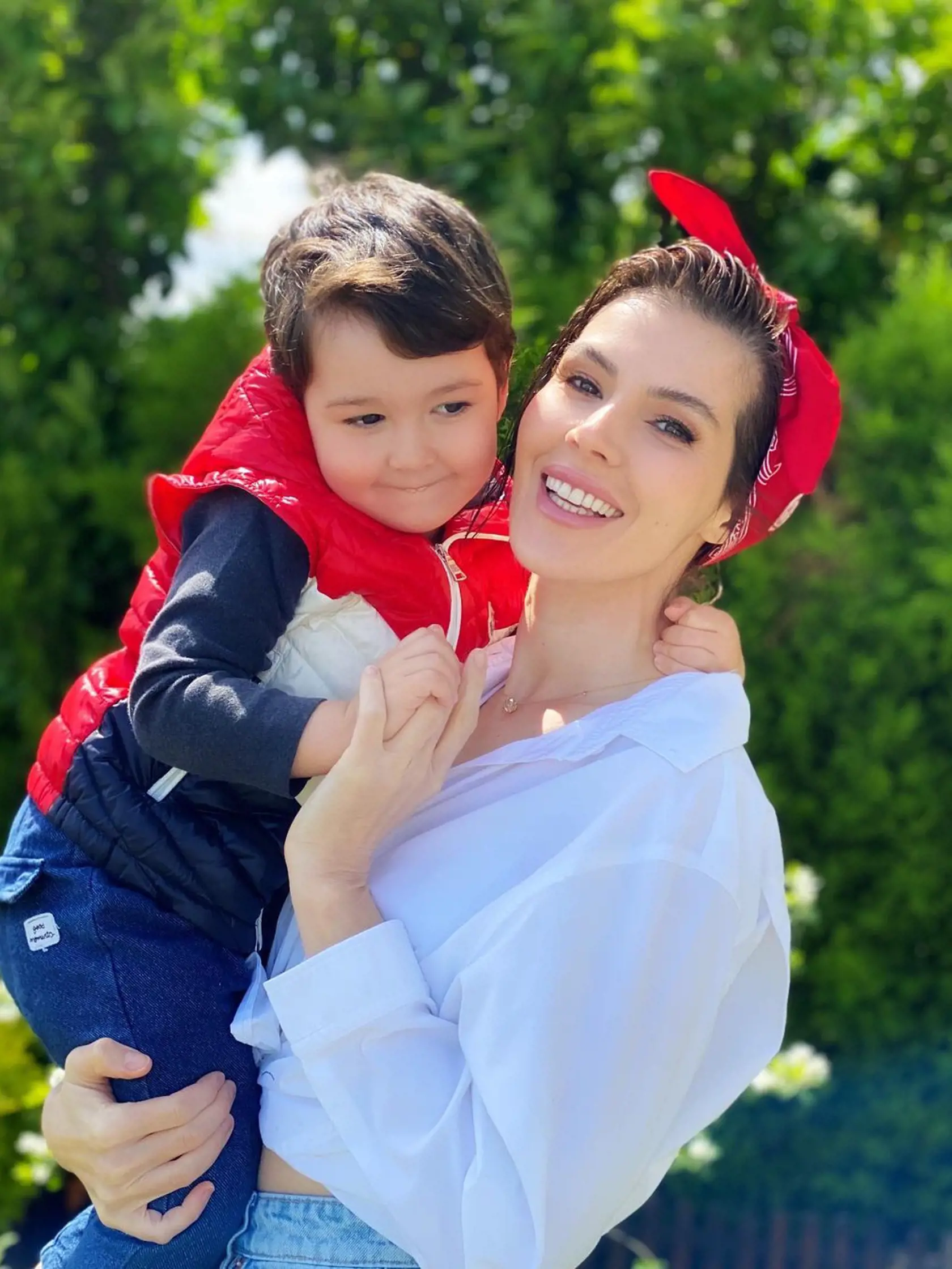 Hatice Şendil so synom