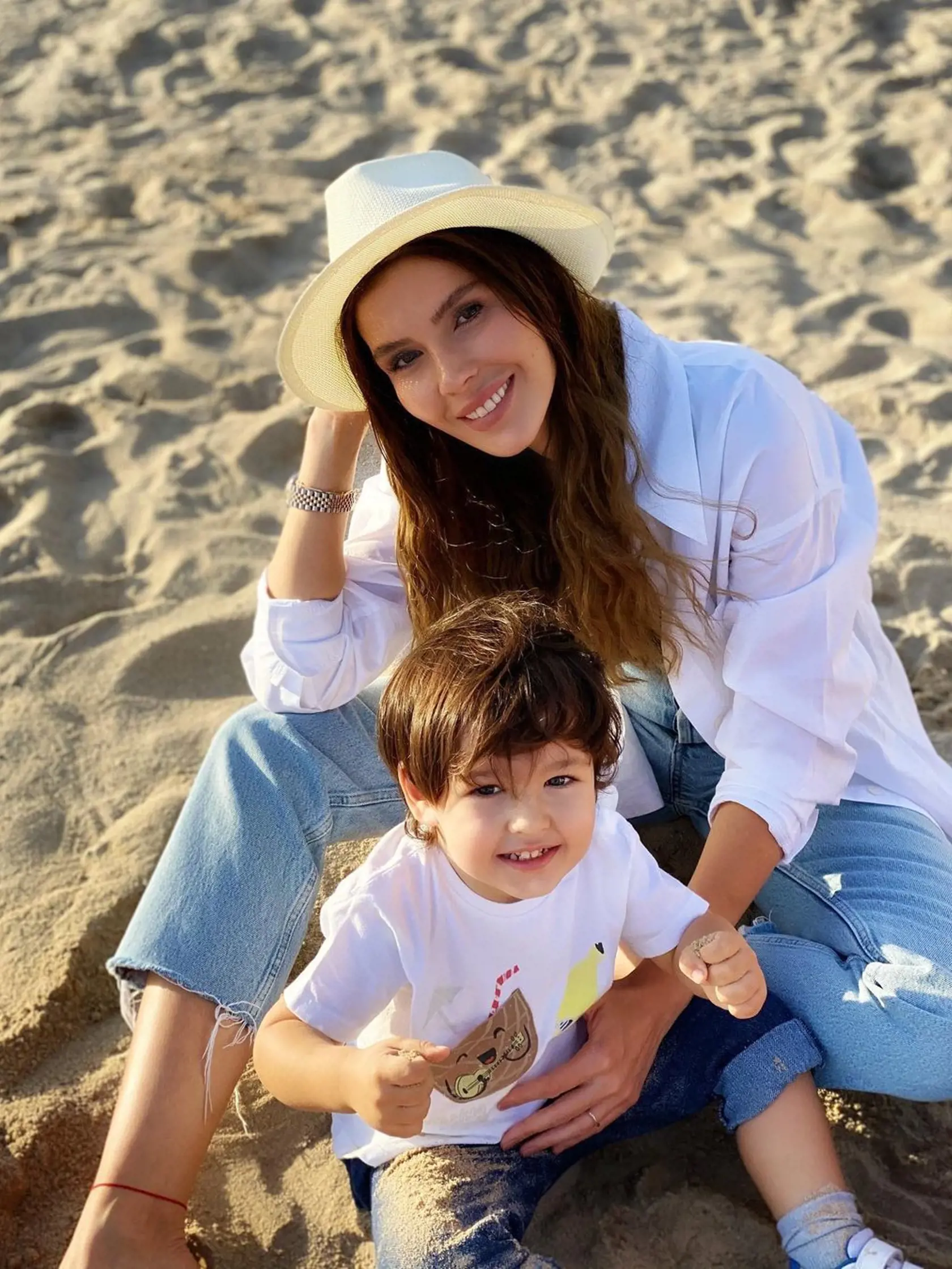 Hatice Şendil so synom