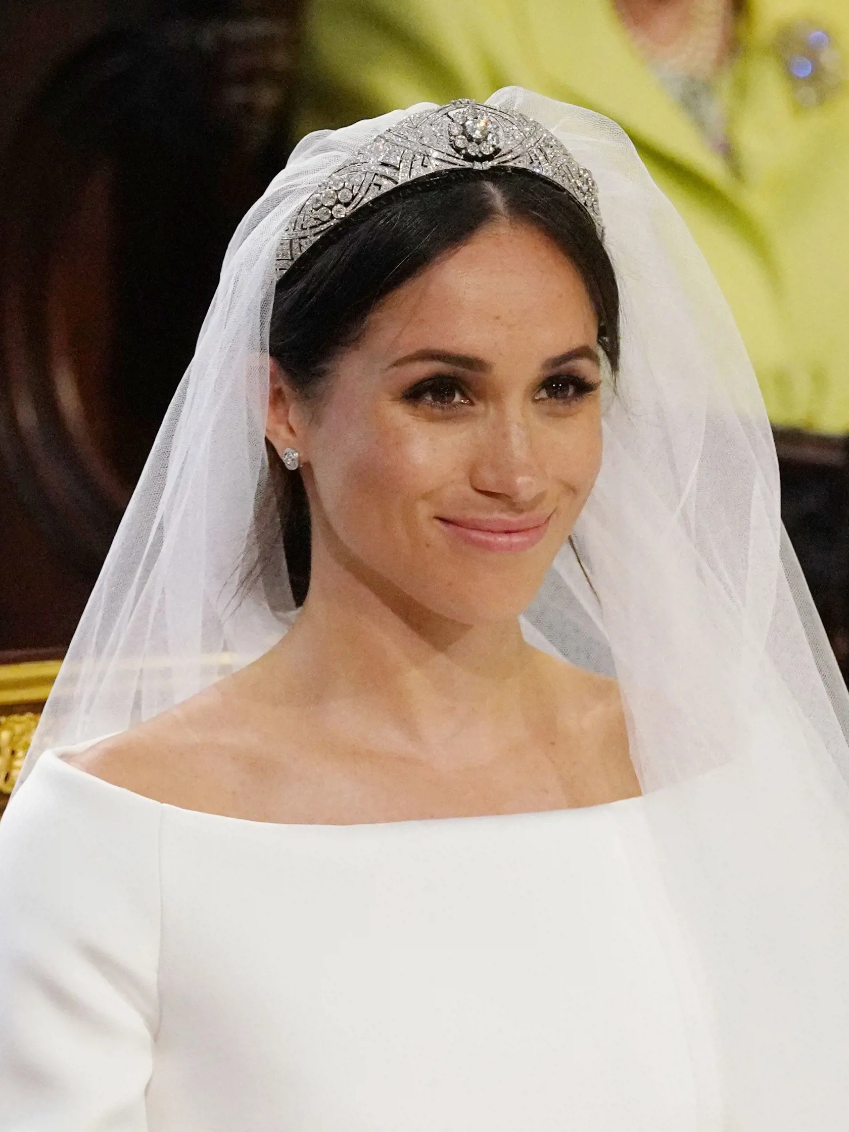 Meghanin prirodzený mejkap dokonale ladil s jednoduchým strihom jej svadobných šiat.