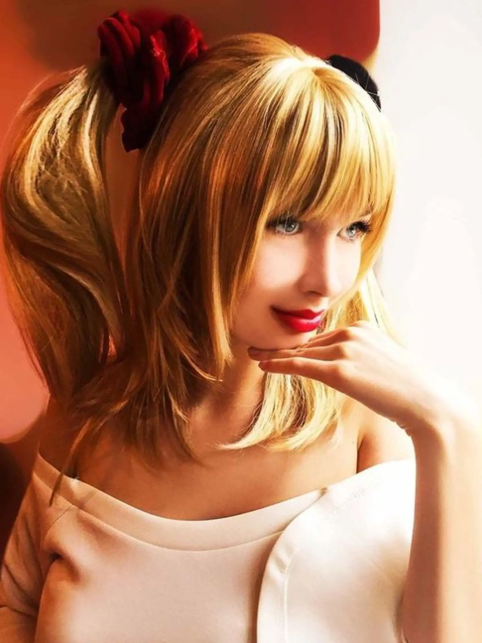 Ako dieťa bola Lolita opakom toho, čo by ste očakávali - bola totiž bojko. "Keď som bola mladšia, nikdy som neuvažovala o hraní sa s bábikami,“ povedala pre The Daily Mail . "Vždy som bol vonku a hral som sa s chlapcami."