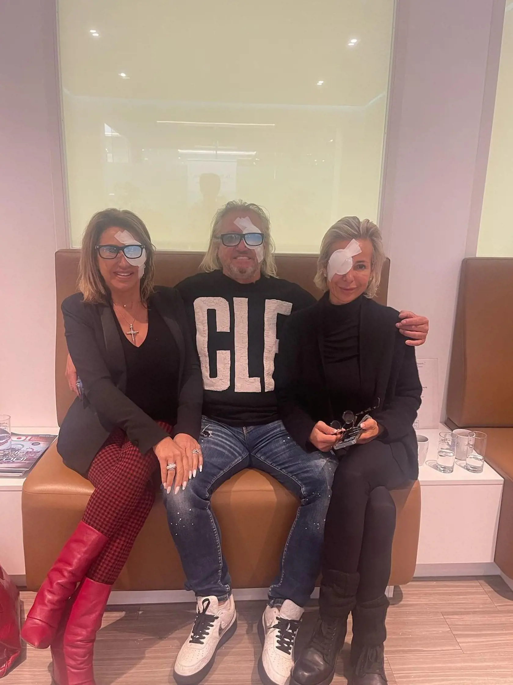 Geissenovci absolvovali laserovú operáciu očí.