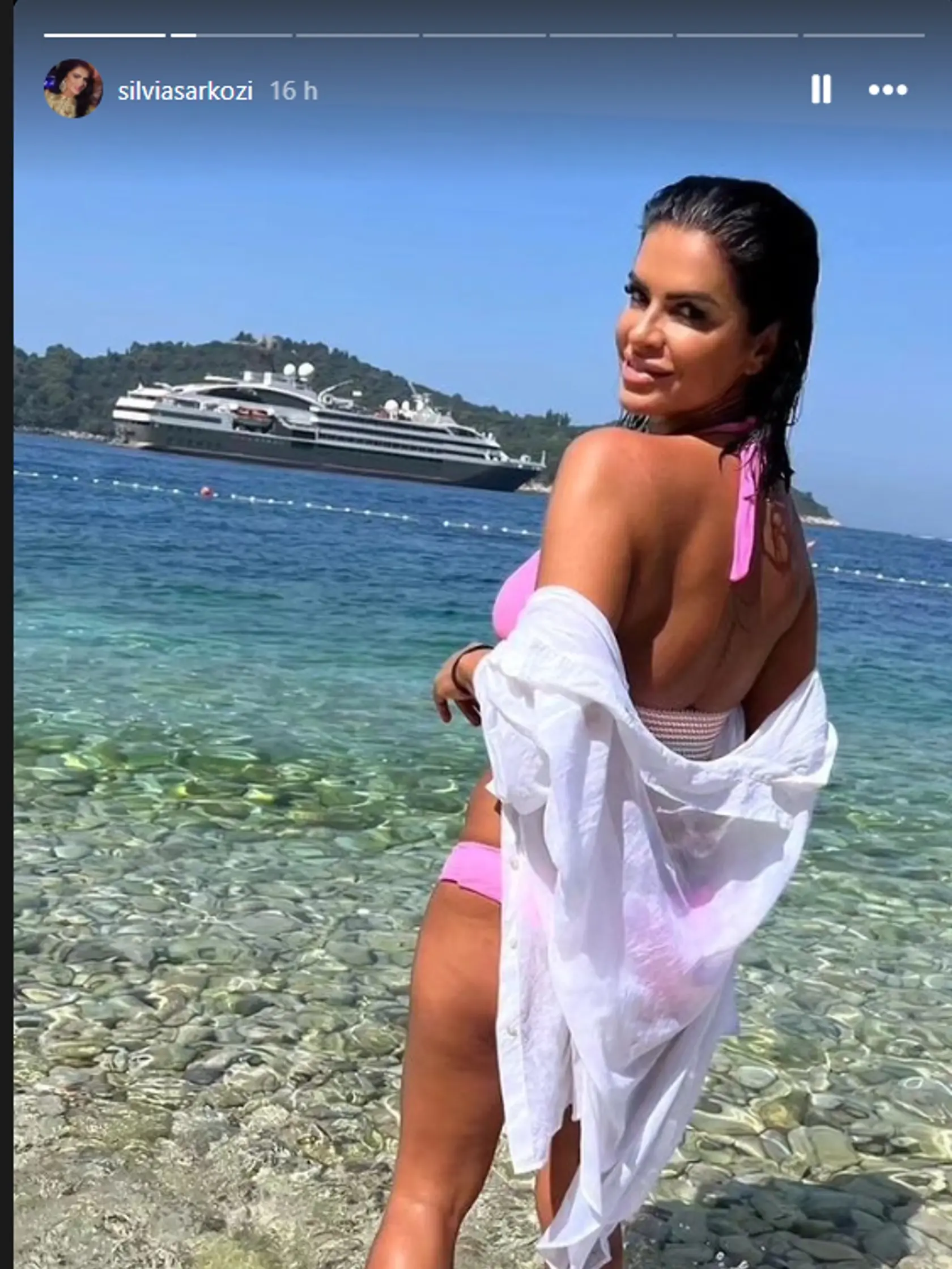 Silvia Šarközi v Dubrovníku tiež provokuje v plavkách.