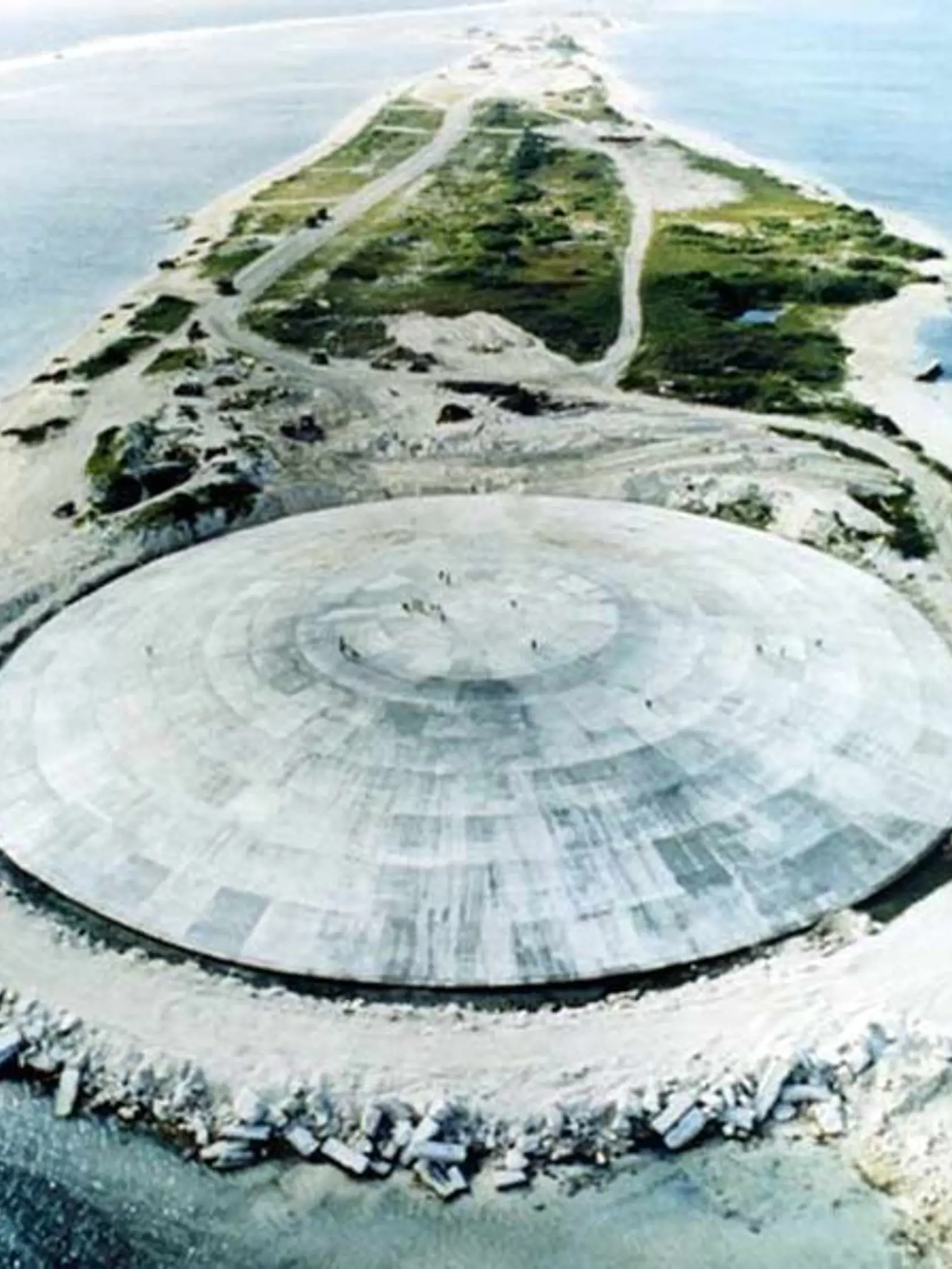 Testovanie jadrovej bomby na Bikini Atoll.