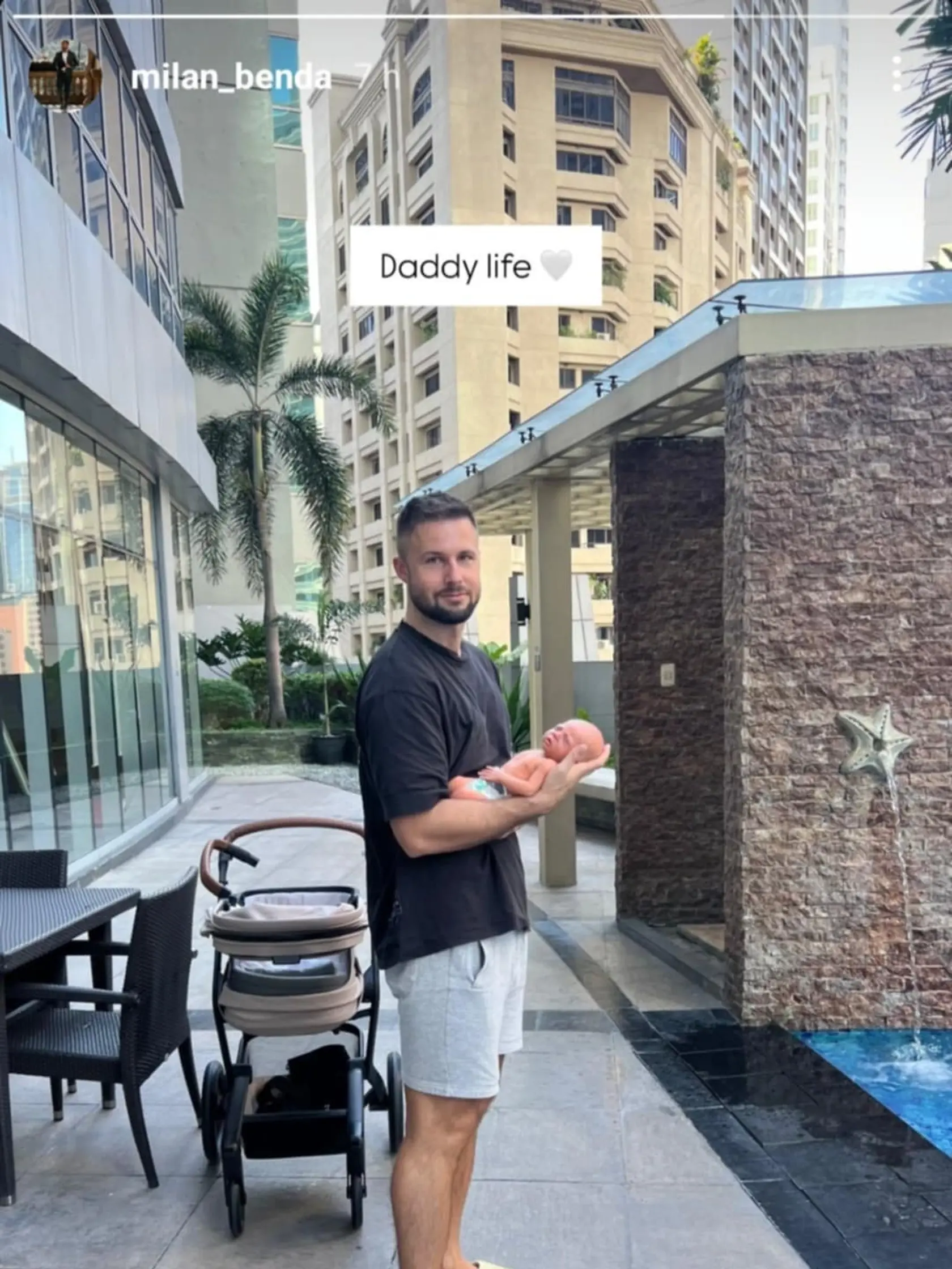 Milan sa pochválil záberom s dcérkou.
