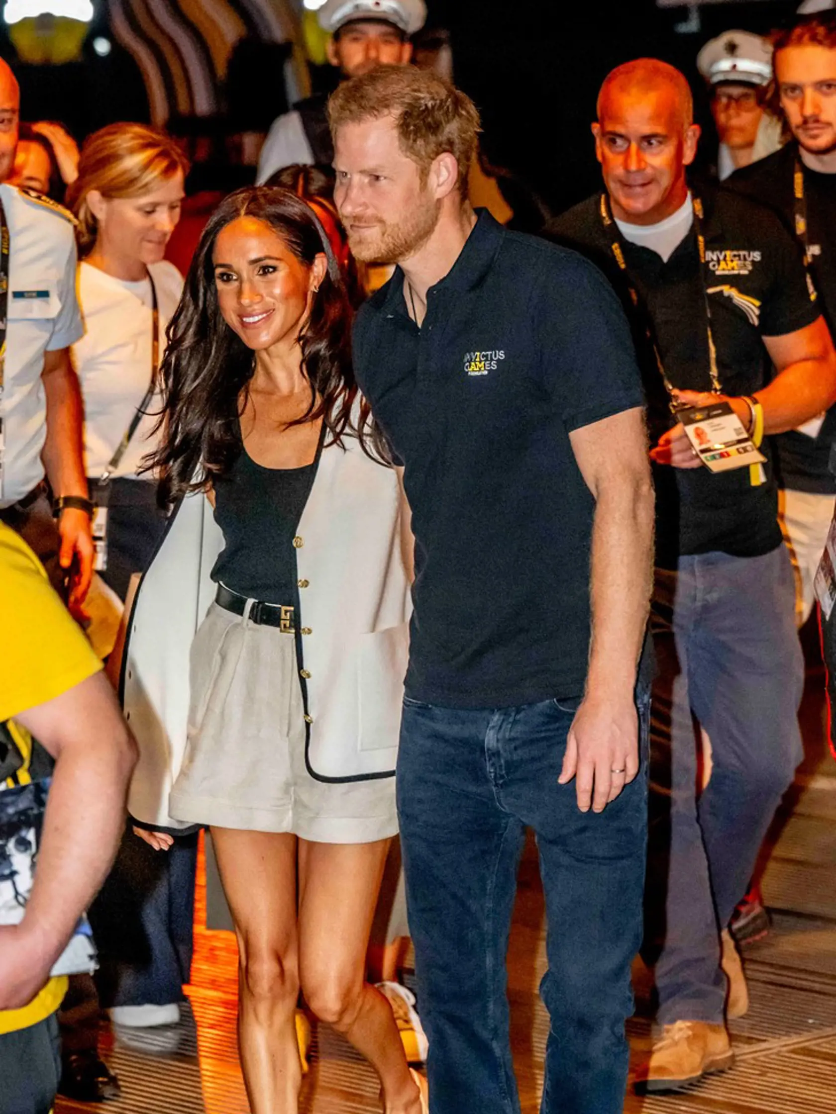 Dvojica dnes následne spolu vystúpila aj na samotnom športovom podujatí, kde sa Meghan dostalo ohromného privítania.