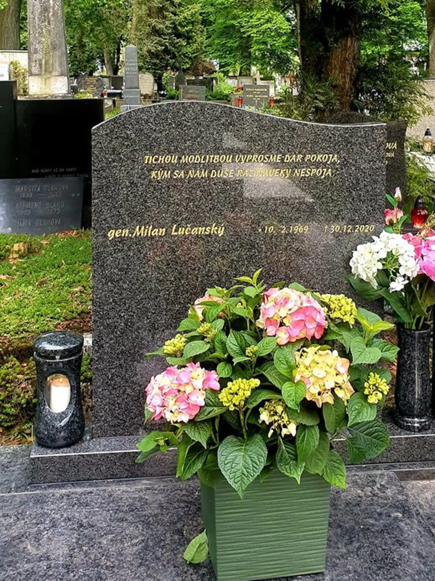 Pomník Mlana Lučanského na Národnom cintoríne v Martine.
