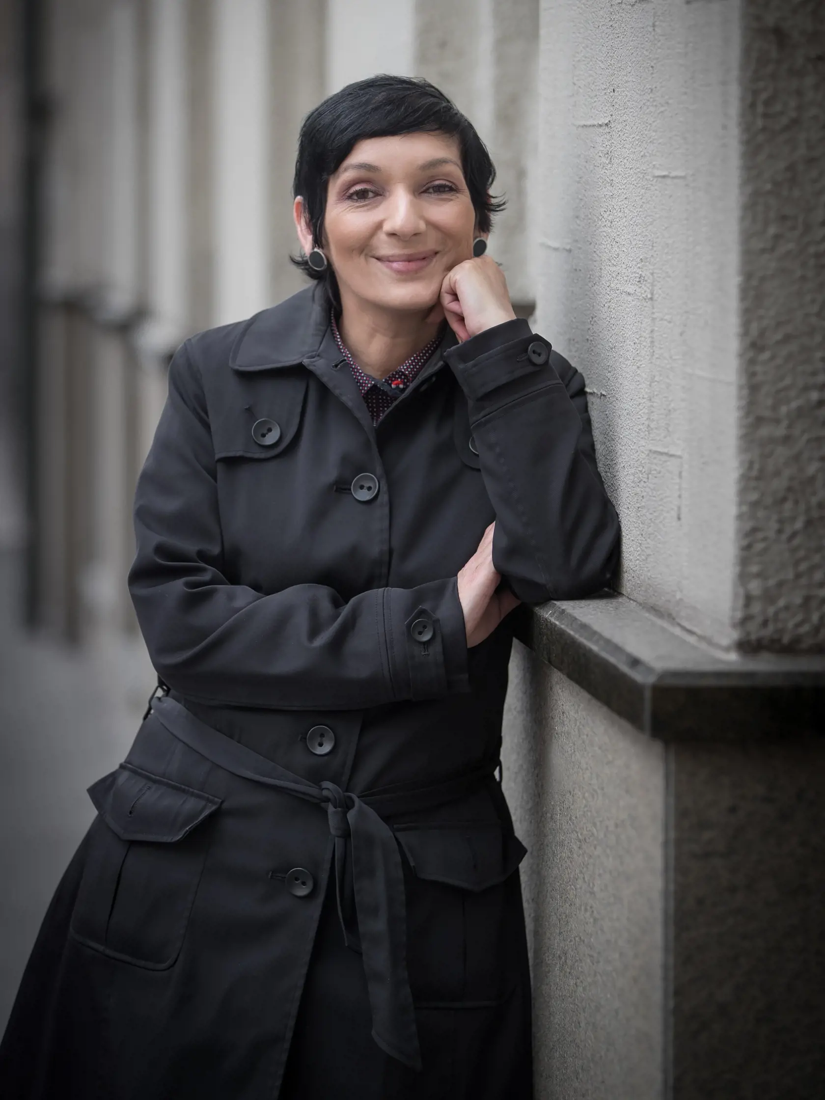 Irena Bihariová  sa predstavuje ako právnička a expertka na extrémizmus.
