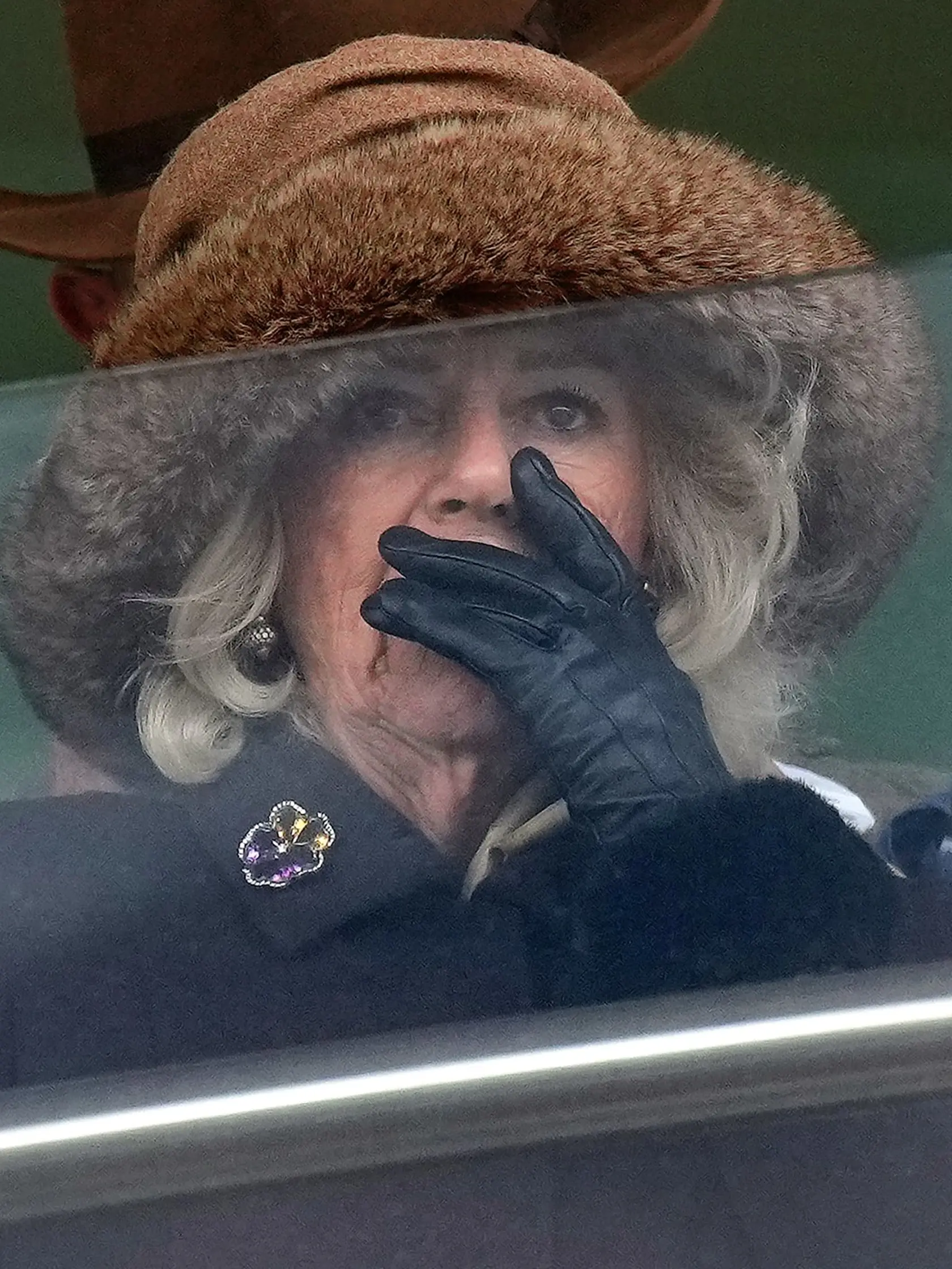 Kráľovná Camilla konské preteky veľmi prežívala. Takú nervóznu ste ju ešte nevideli...