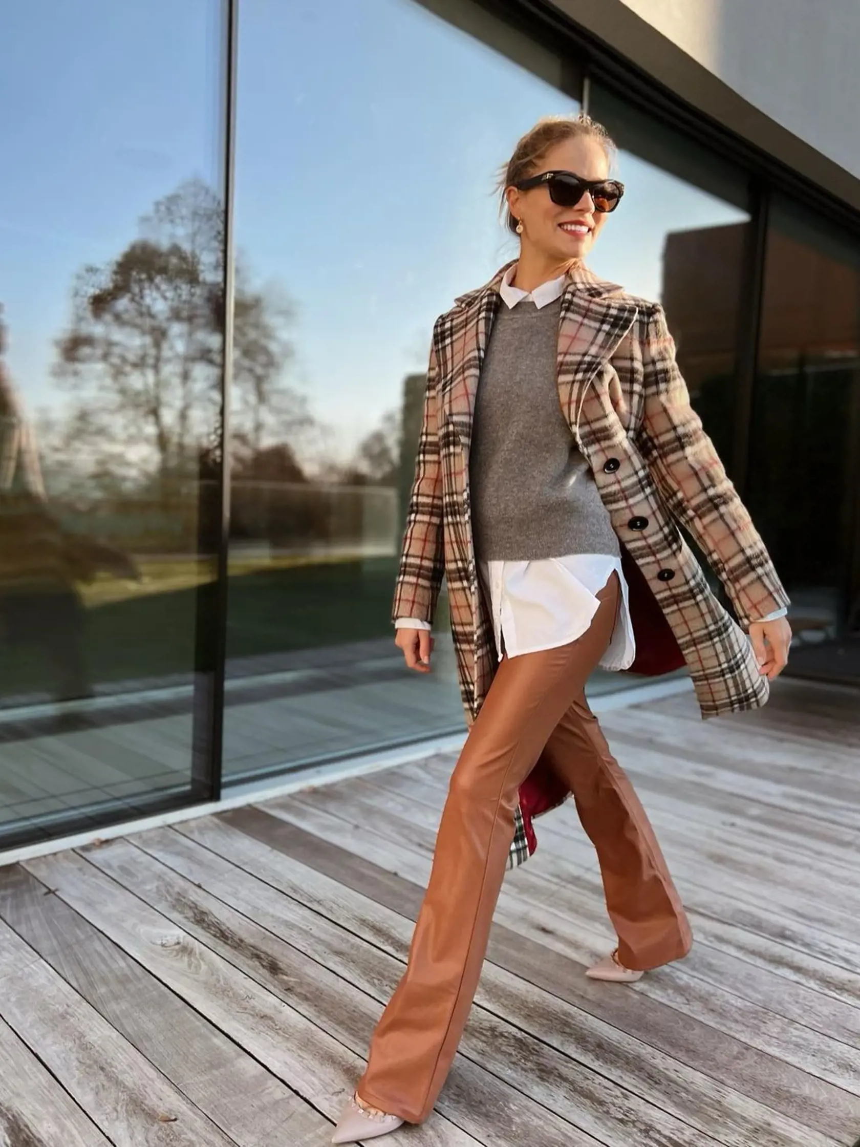 Ivanka sa na terase veľa fotí.