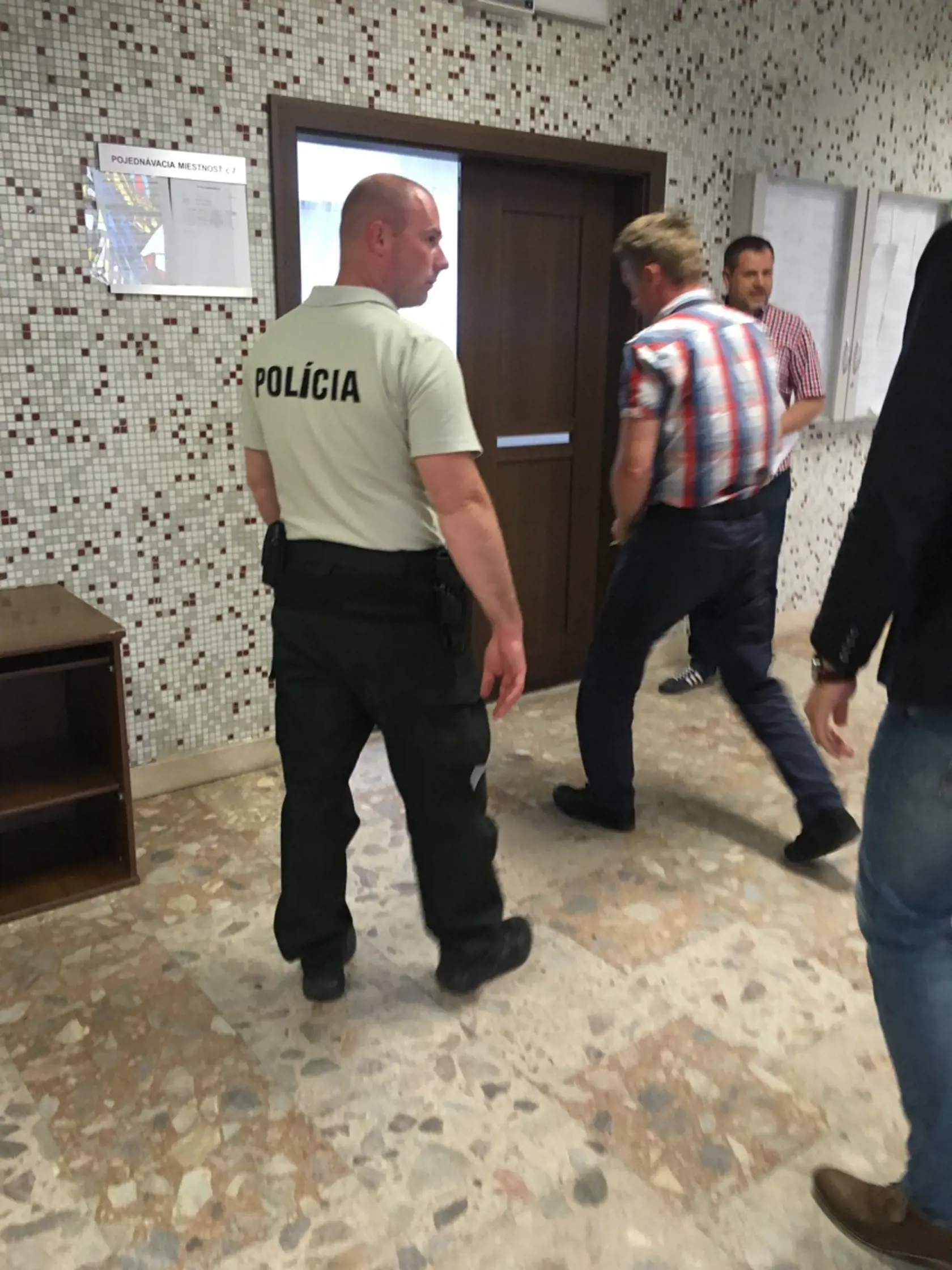 Pri vstupe do pojednávacej miestnosti mu do reči nebolo.