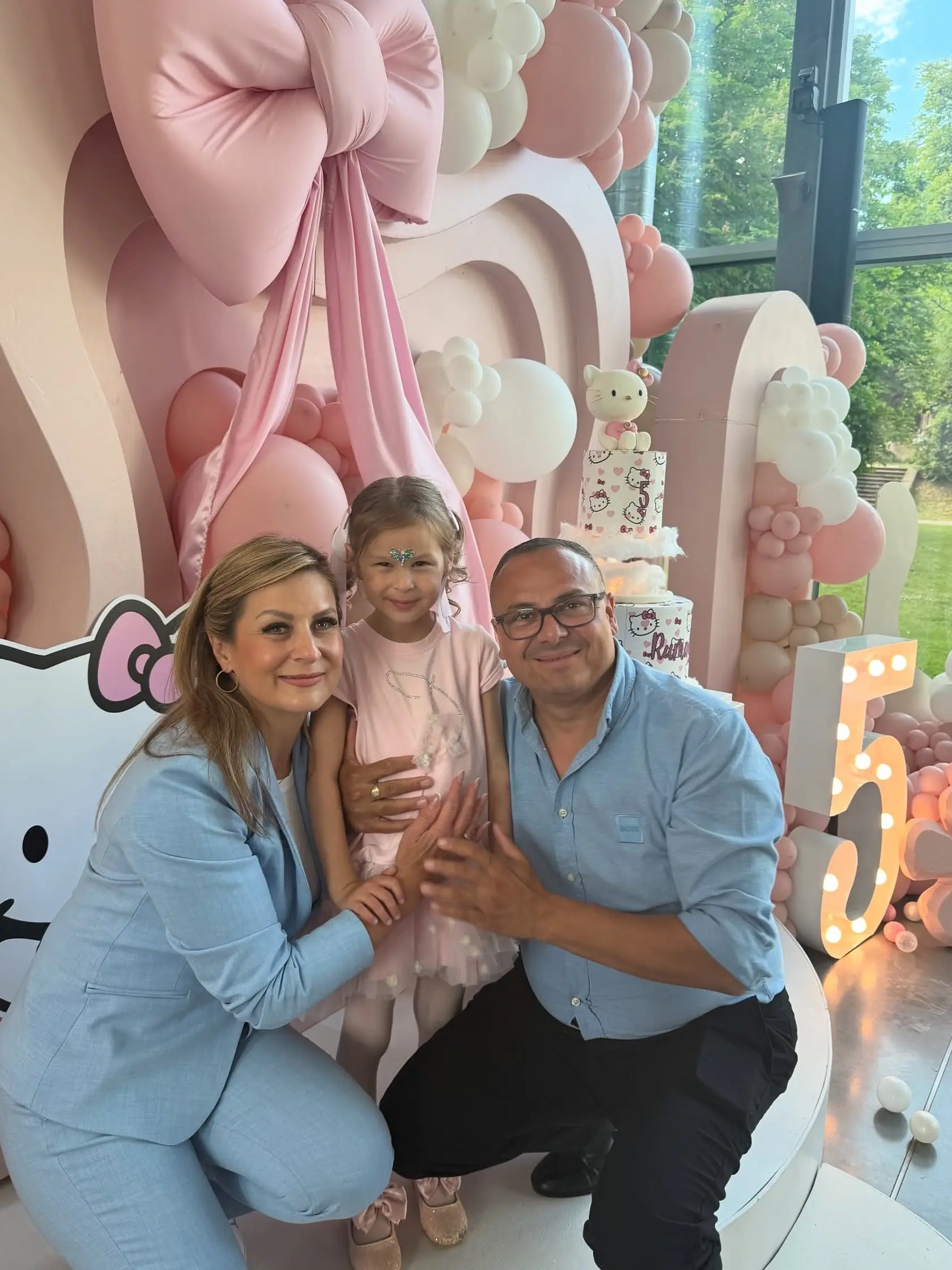Monika Bagárová: Oslava 5. narodenín Ruminky sa niesla v znamení ružovej, balónikov a princezien. Nechýbala ani Hello Kitty. Starí rodičia.