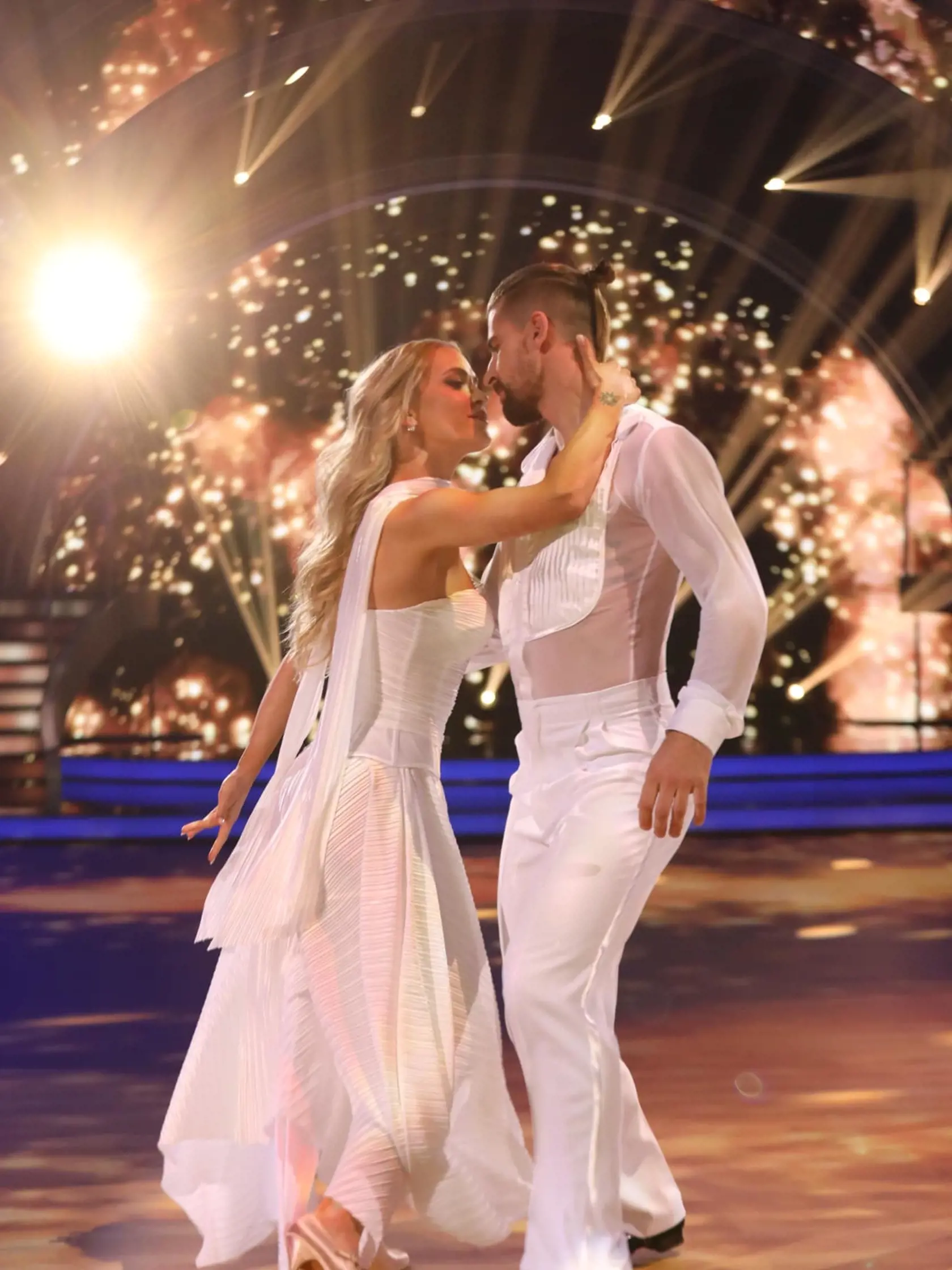 Druhé kolo Let's Dance: Na snímke Peter Sagan a Eliška Lenčešová počas svojho vystúpenia. 