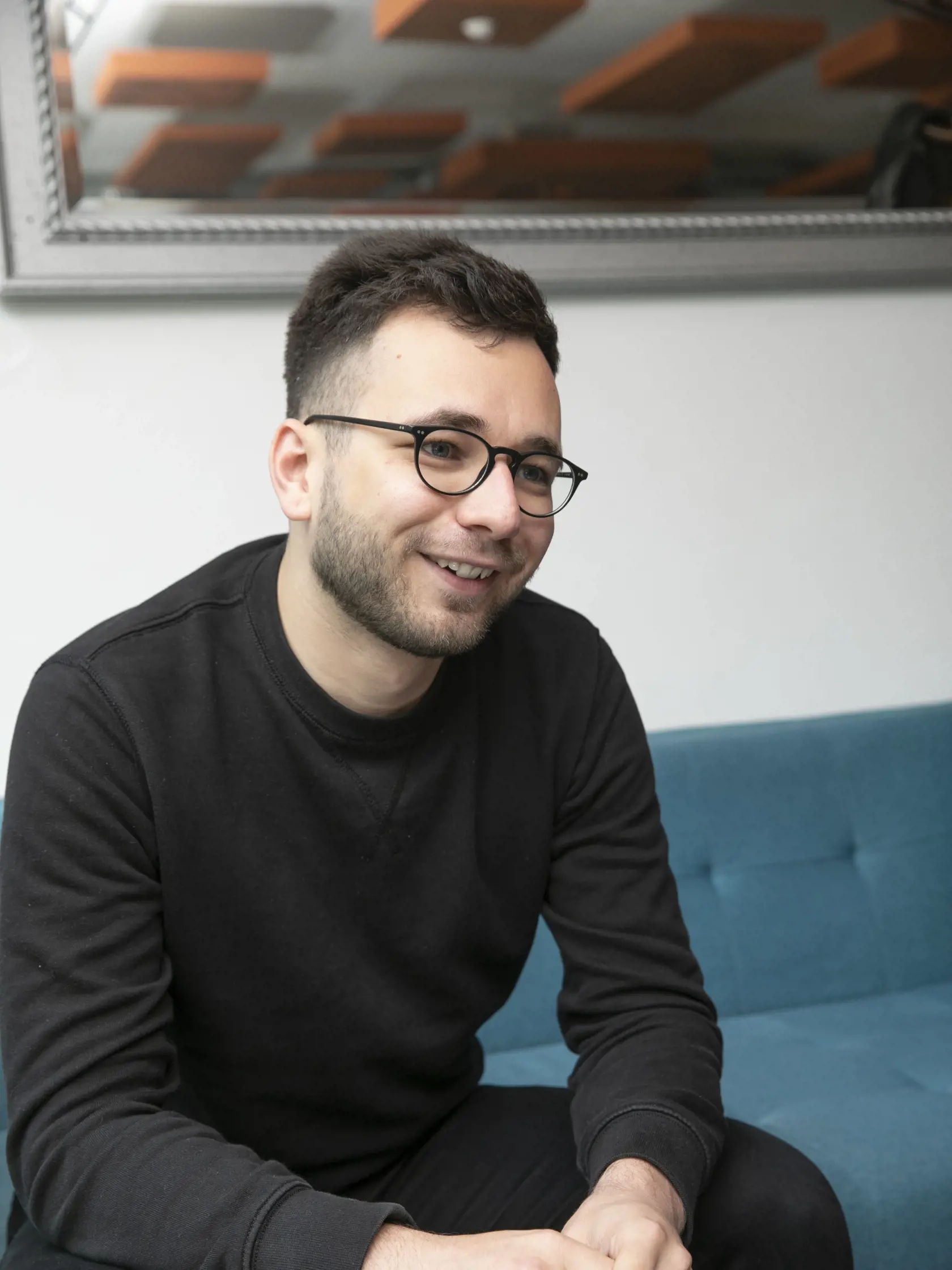 Na fotke je Martin Burgr, ktorý sa staral o mediálne výstupy prezidentke Zuzane Čaputovej.