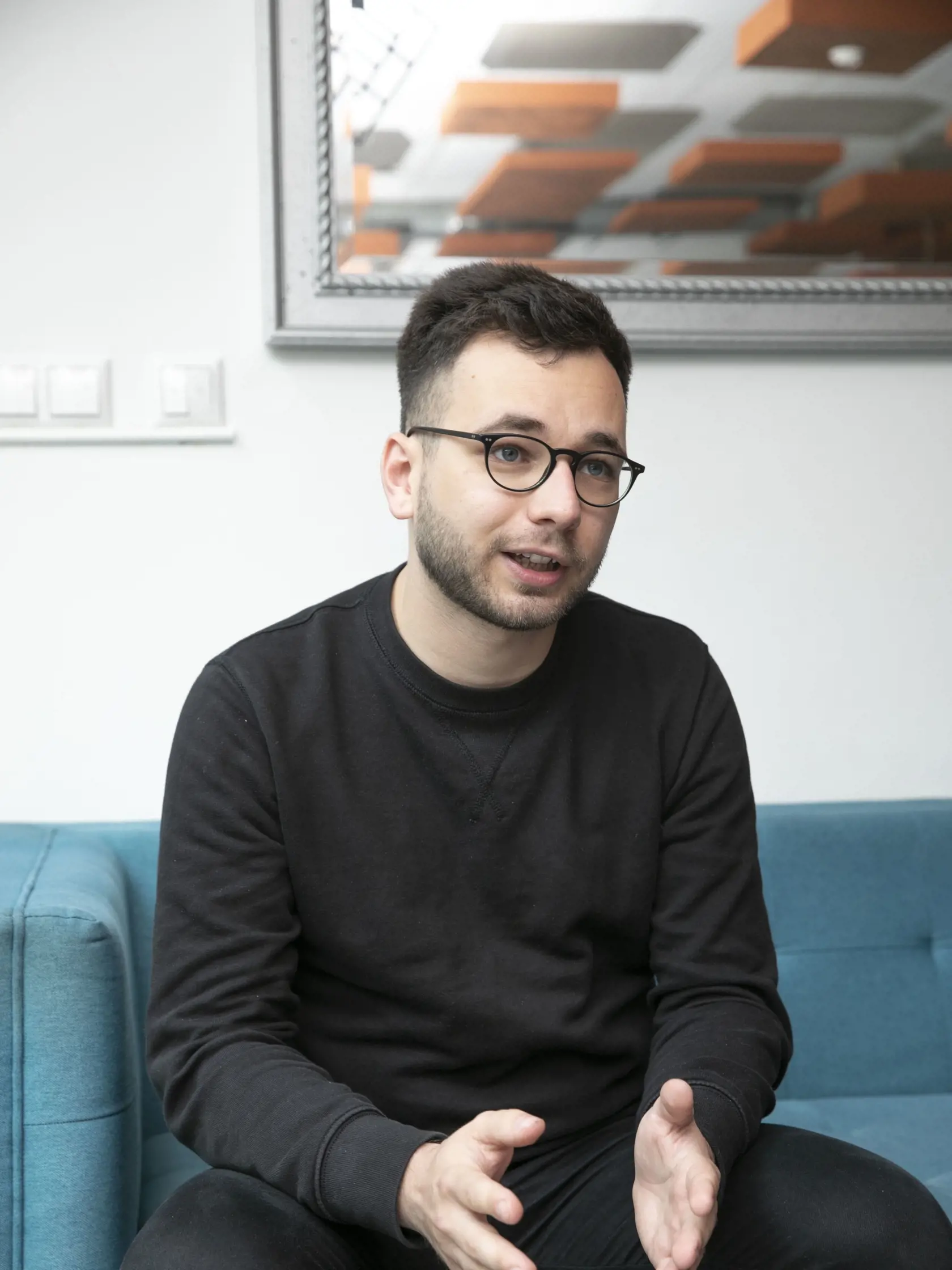 Na fotke je Martin Burgr, ktorý sa staral o mediálne výstupy prezidentke Zuzane Čaputovej.