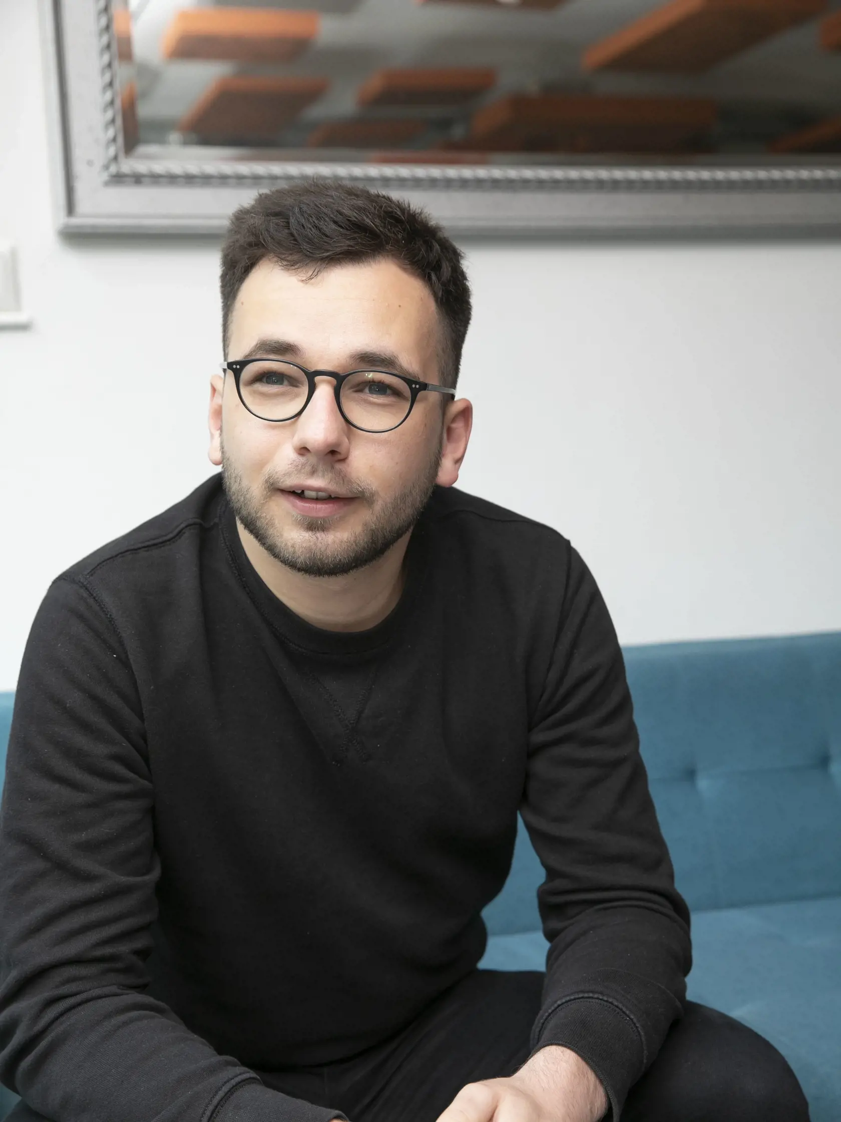 Na fotke je Martin Burgr, ktorý sa staral o mediálne výstupy prezidentke Zuzane Čaputovej.