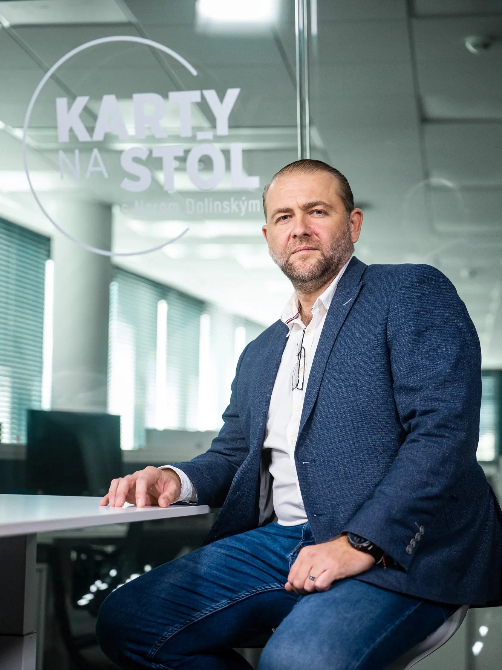 Diskusná relácia "Karty na stôl", ktorej hosťom bol Róbert Halák.