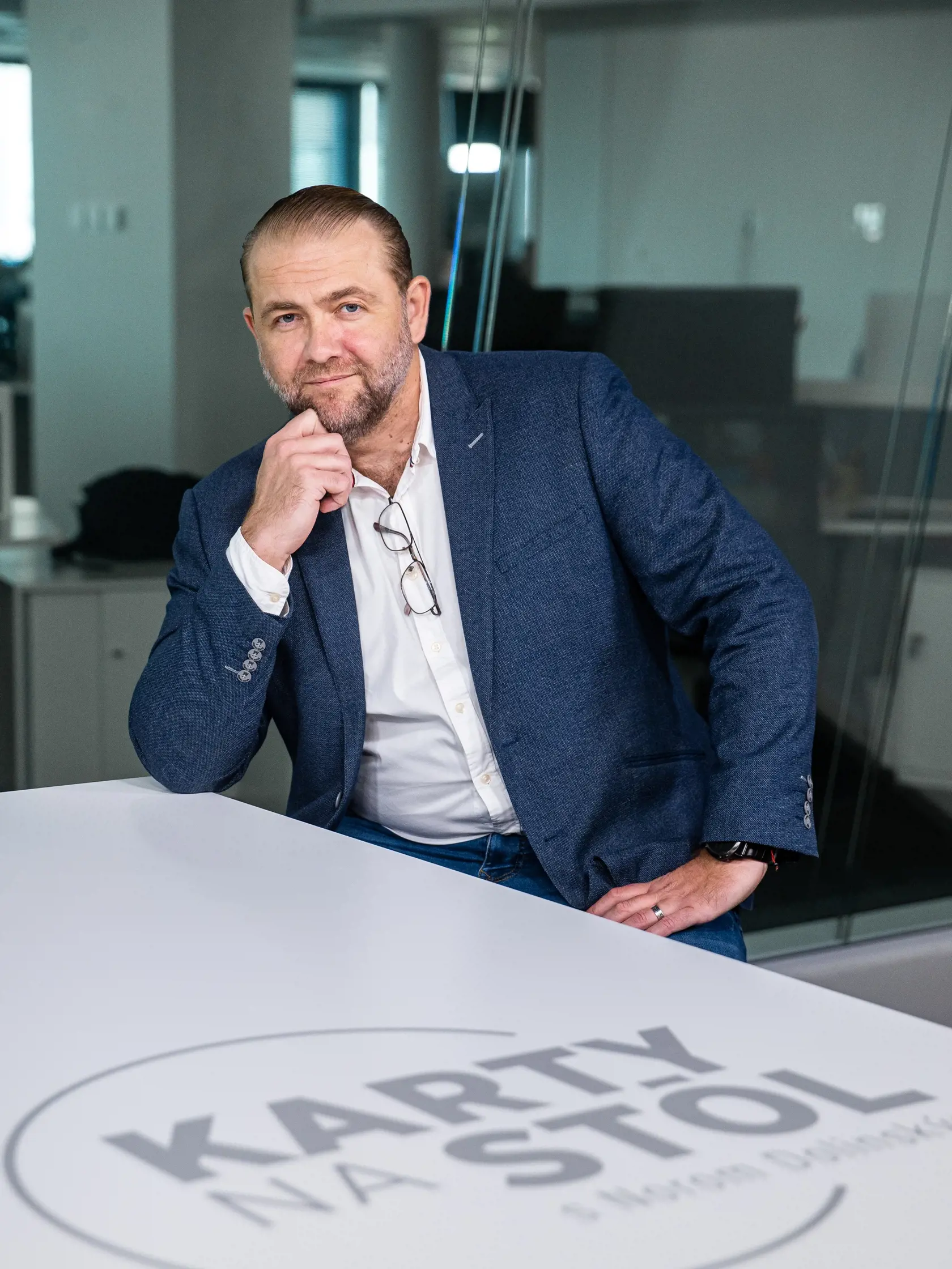 Diskusná relácia "Karty na stôl", ktorej hosťom bol Róbert Halák.