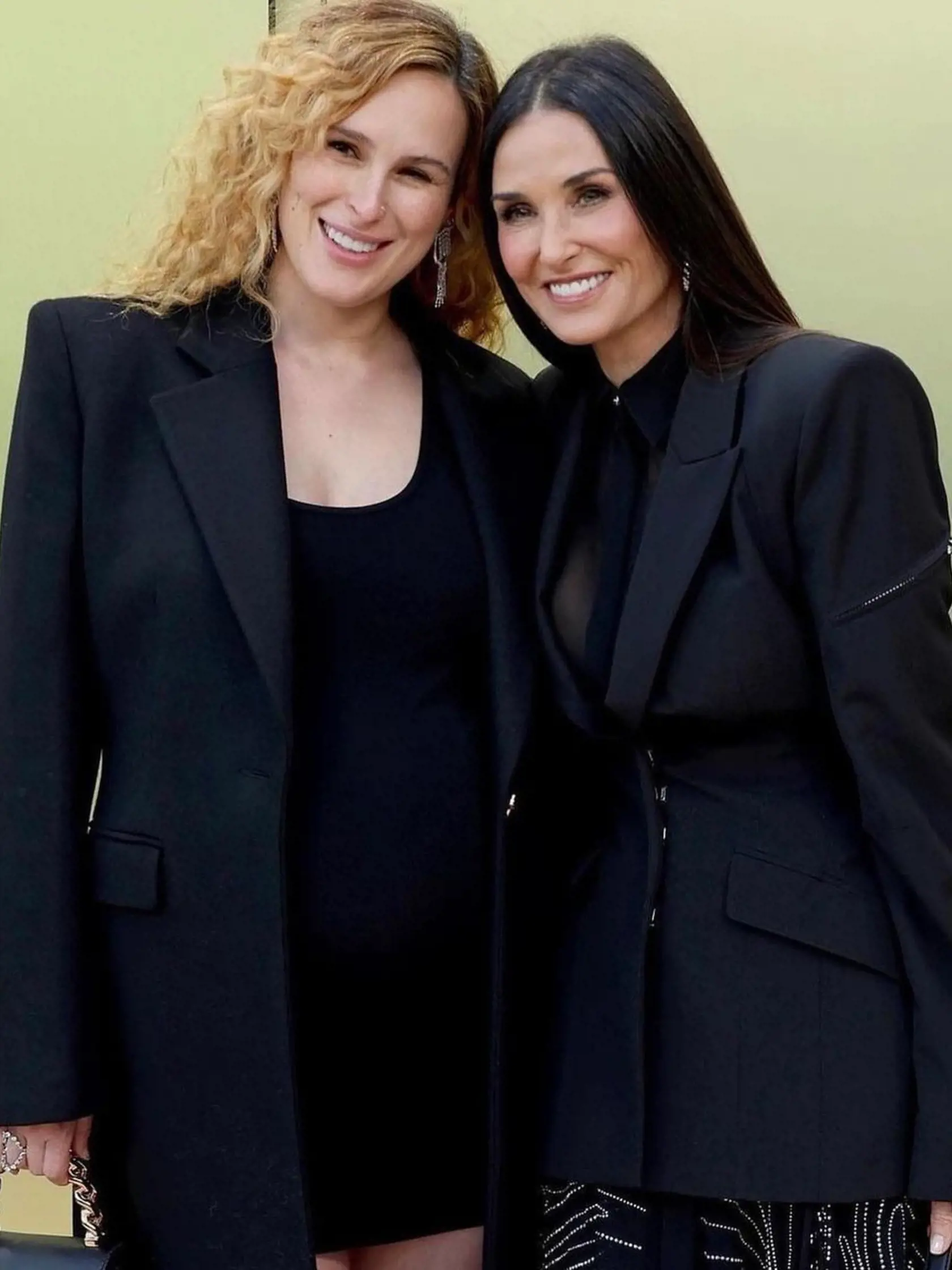 Tehotná Rumer s mamou Demi Moore
