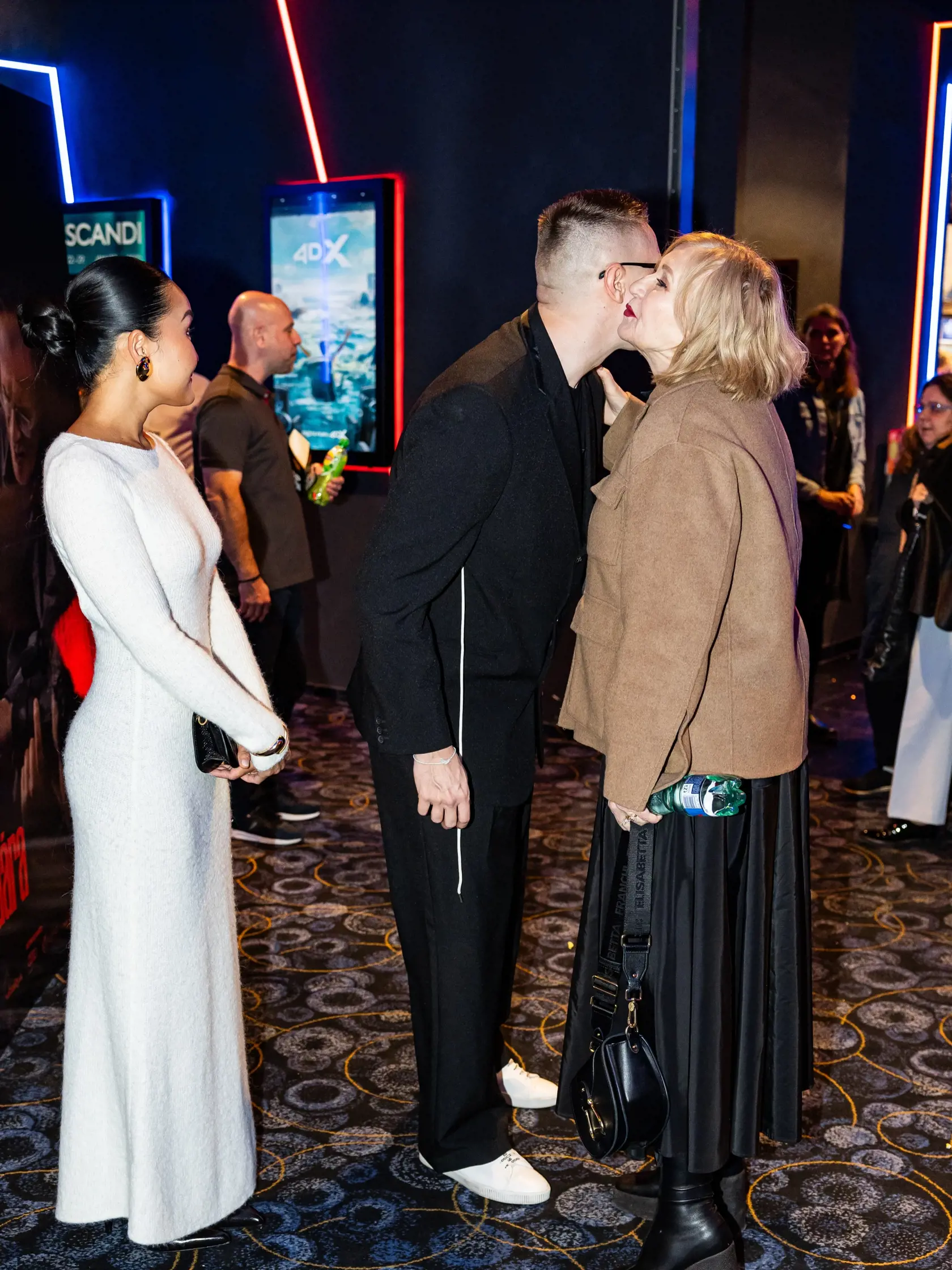 Premiéra druhého dielu filmu “ČERNÁK” v Bratislave. Na snímke Jakub Kroner s manželkou a Adriana Kronerová. 