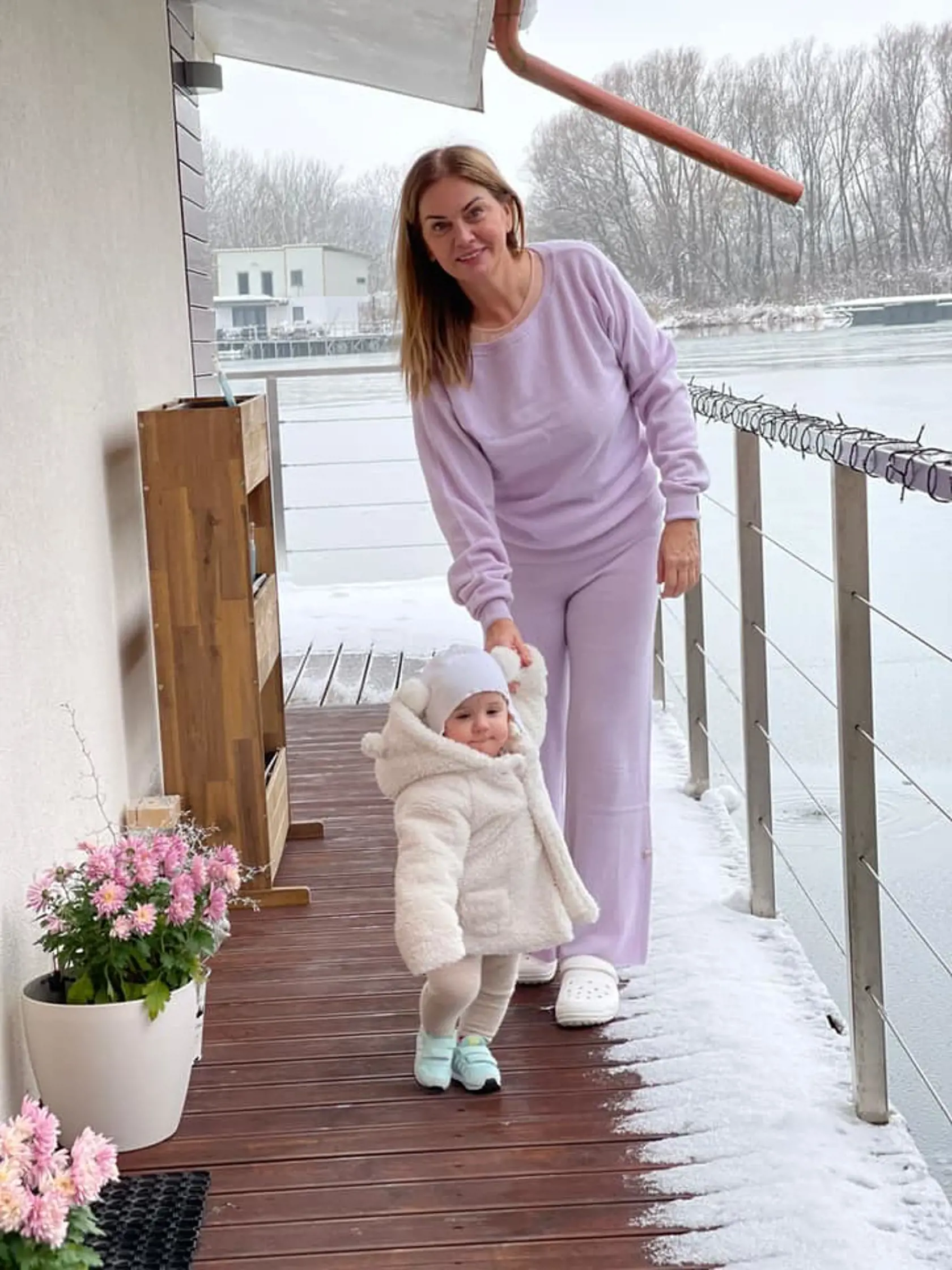 Europoslankyňa Monika Beňová s malou dcérkou Leuškou.