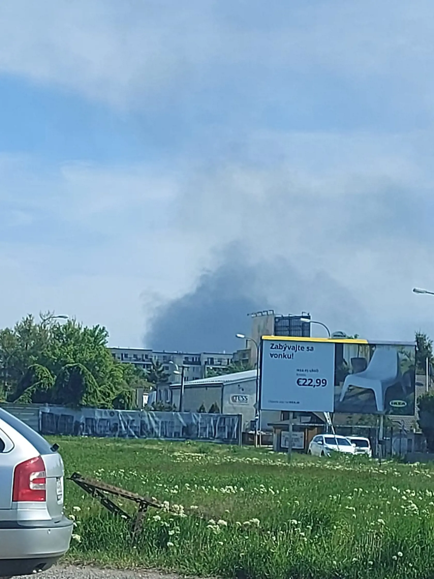 V Podunajských Biskupiciach horí.