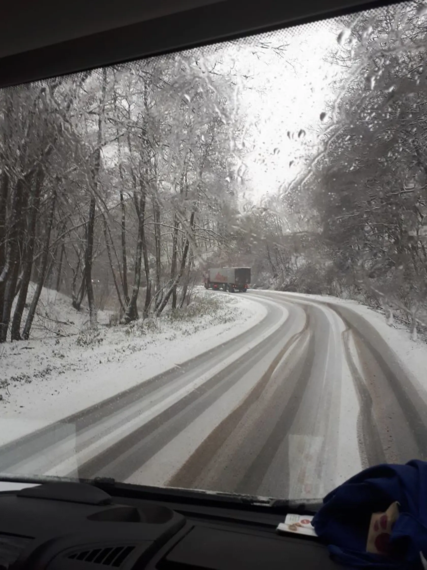 cesta zo Sídliska Mier v smere na Kostoľany nad Hornádom neprejazdná.