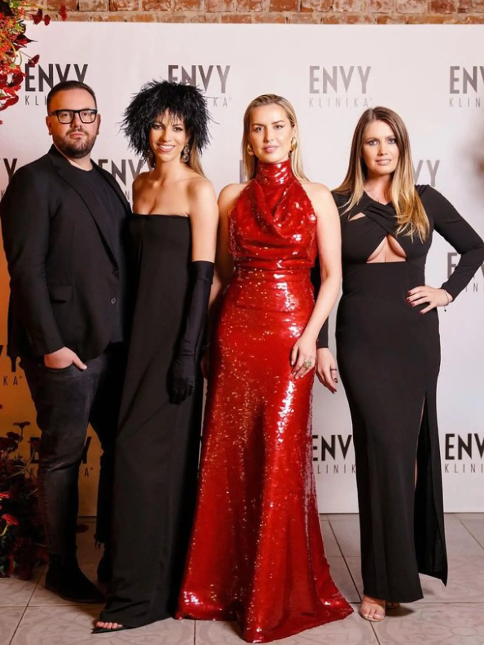 Natália Selveková a Eva Rezešová-Džodlová. Tá zvolila poriadne dráždivé šaty.