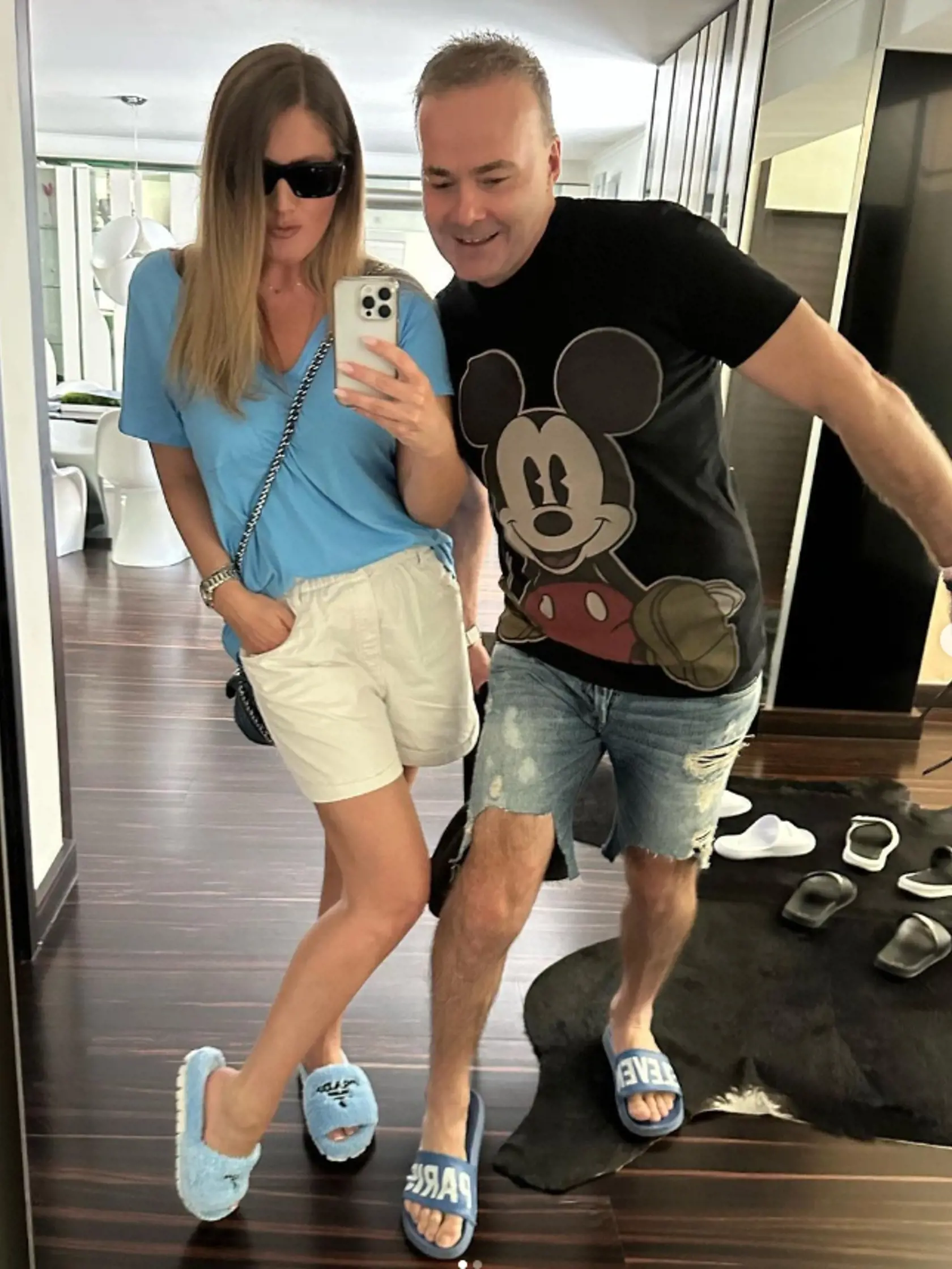 Július Rezeš sa pokúsil vystrúhať pózu ako jeho manželka.