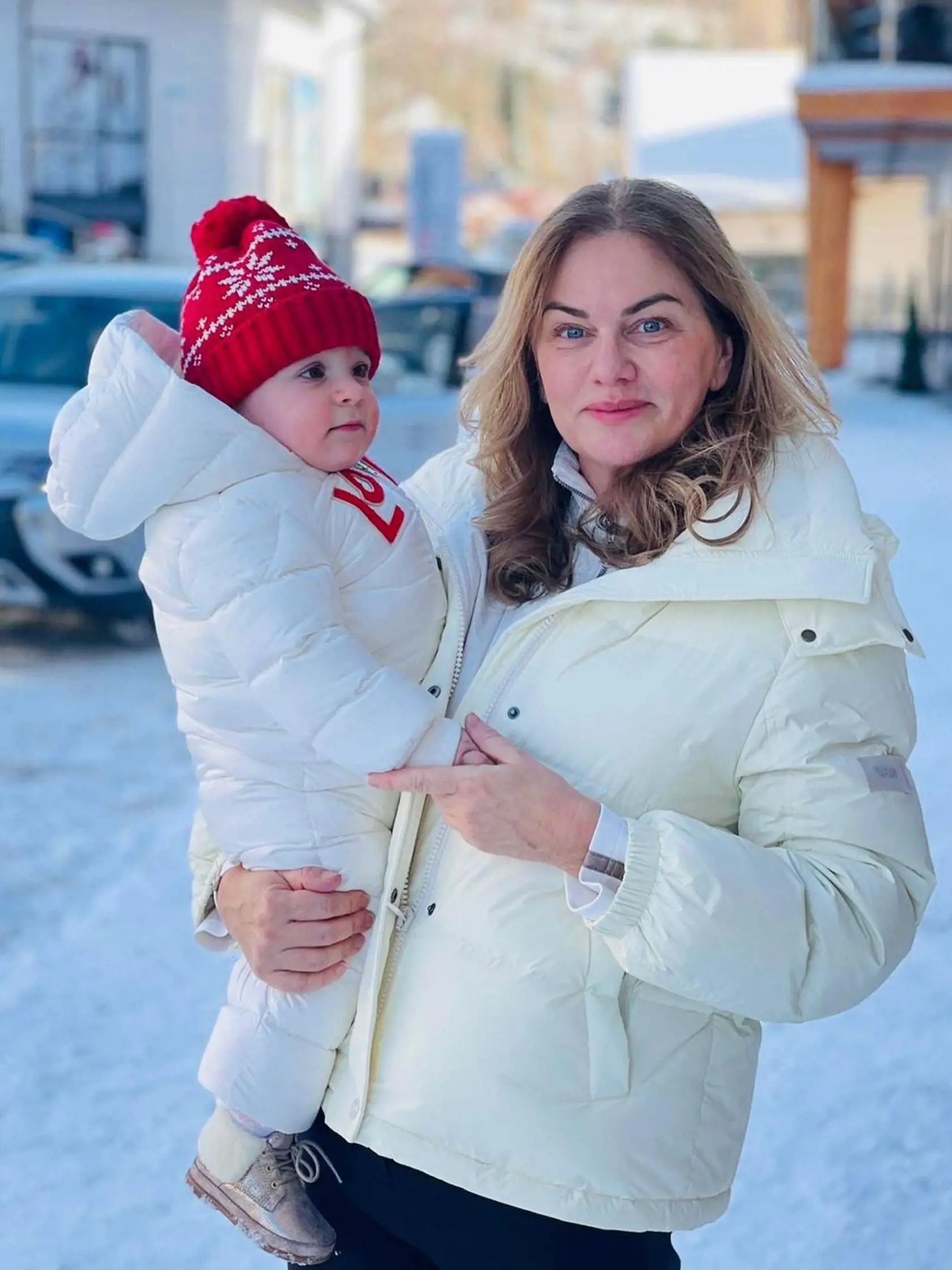 Europoslankyňa Monika Beňová s dcérkou Leou.