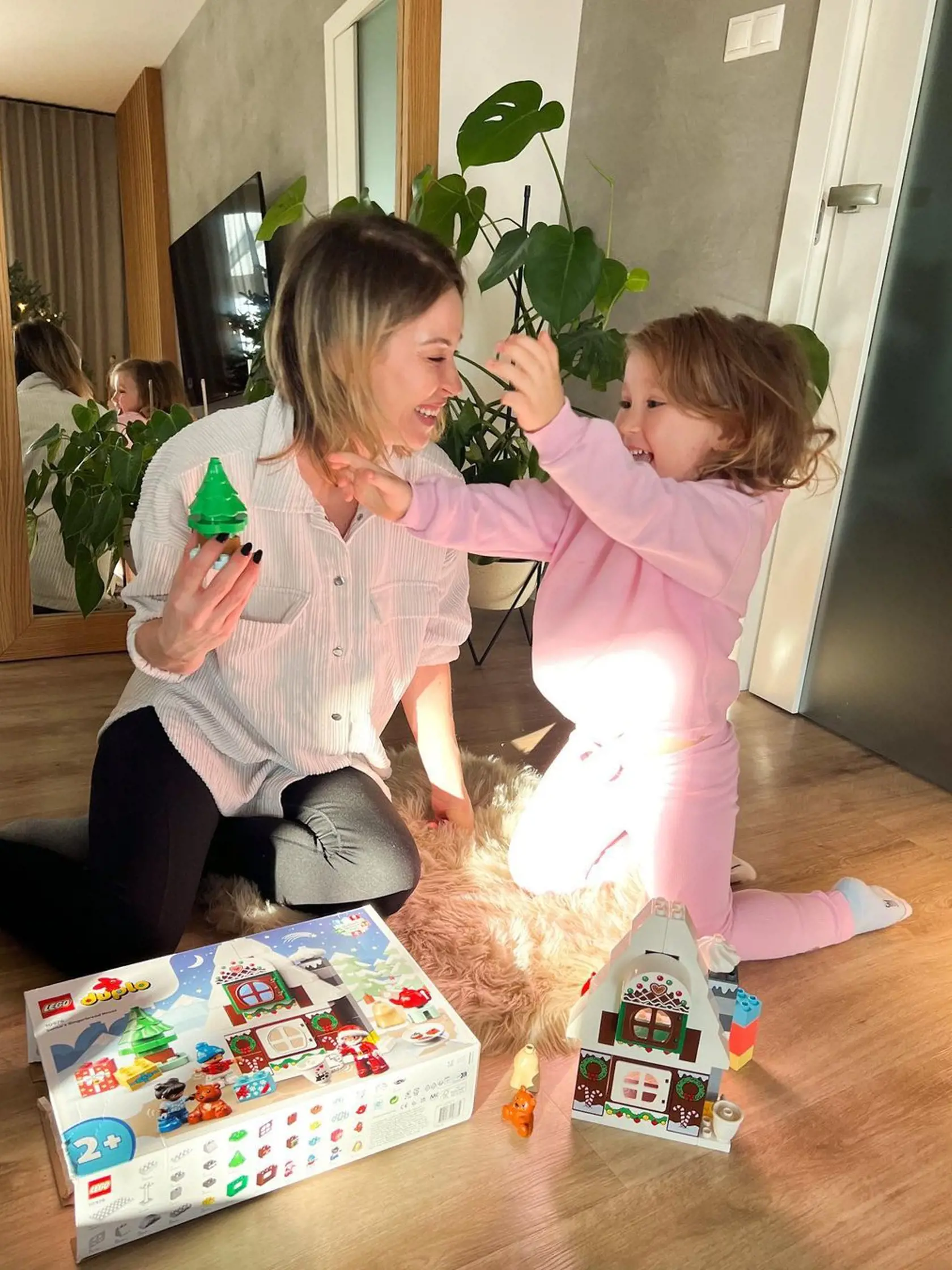 Katkina dcérka Izabelka je poriadne šidlo. A čoskoro k nej pribudne súrodenec.