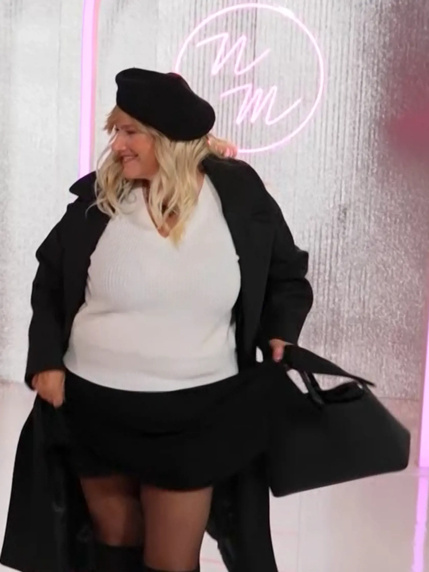 Eva svojím výsledným outfitom šokovala súperky, ale aj porotu. Takúto eleganciu od nej rozhodne nečakali.