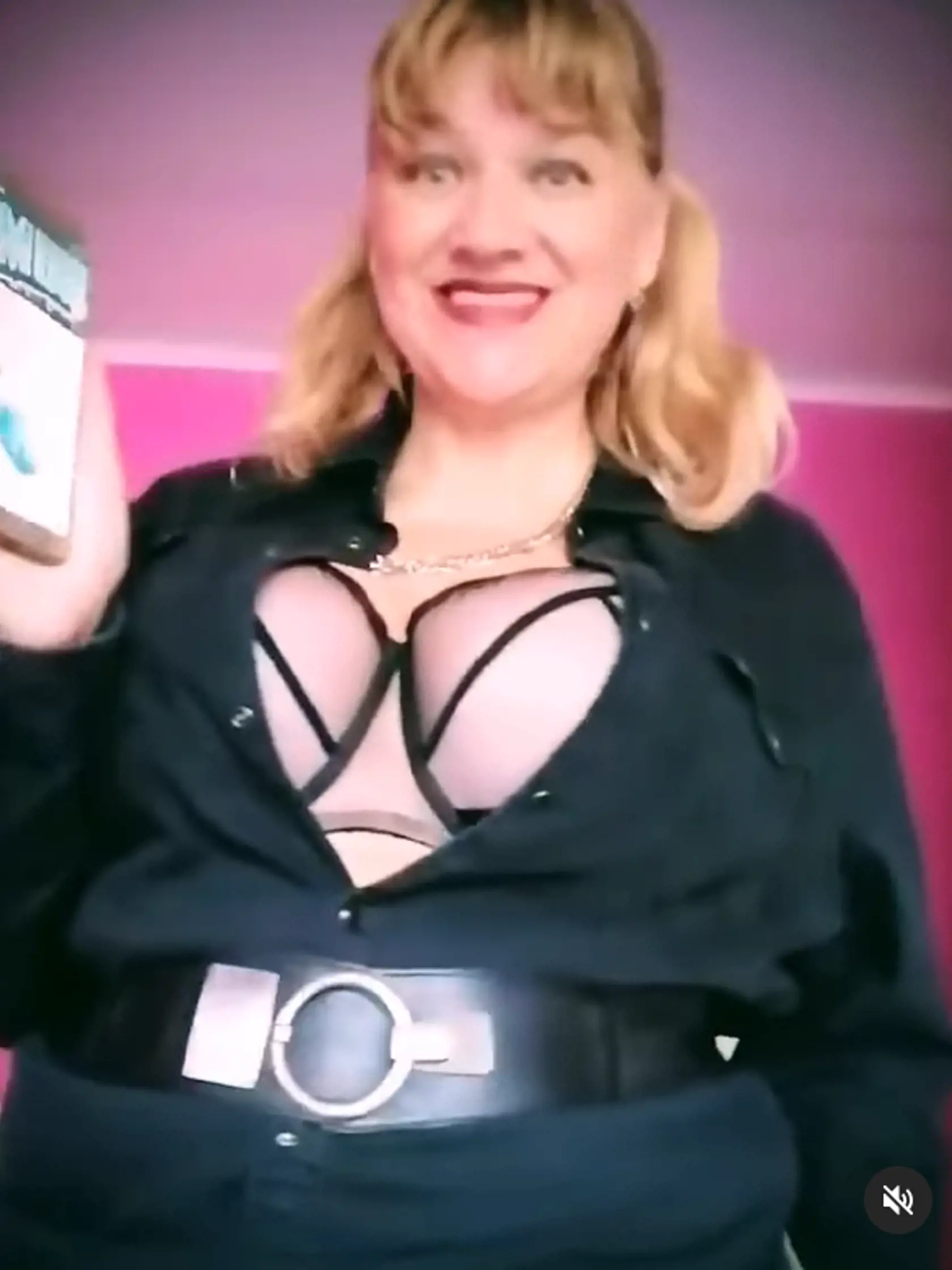 Už počas súťaže maniačkam prezradila, že je Instagramová modelka.