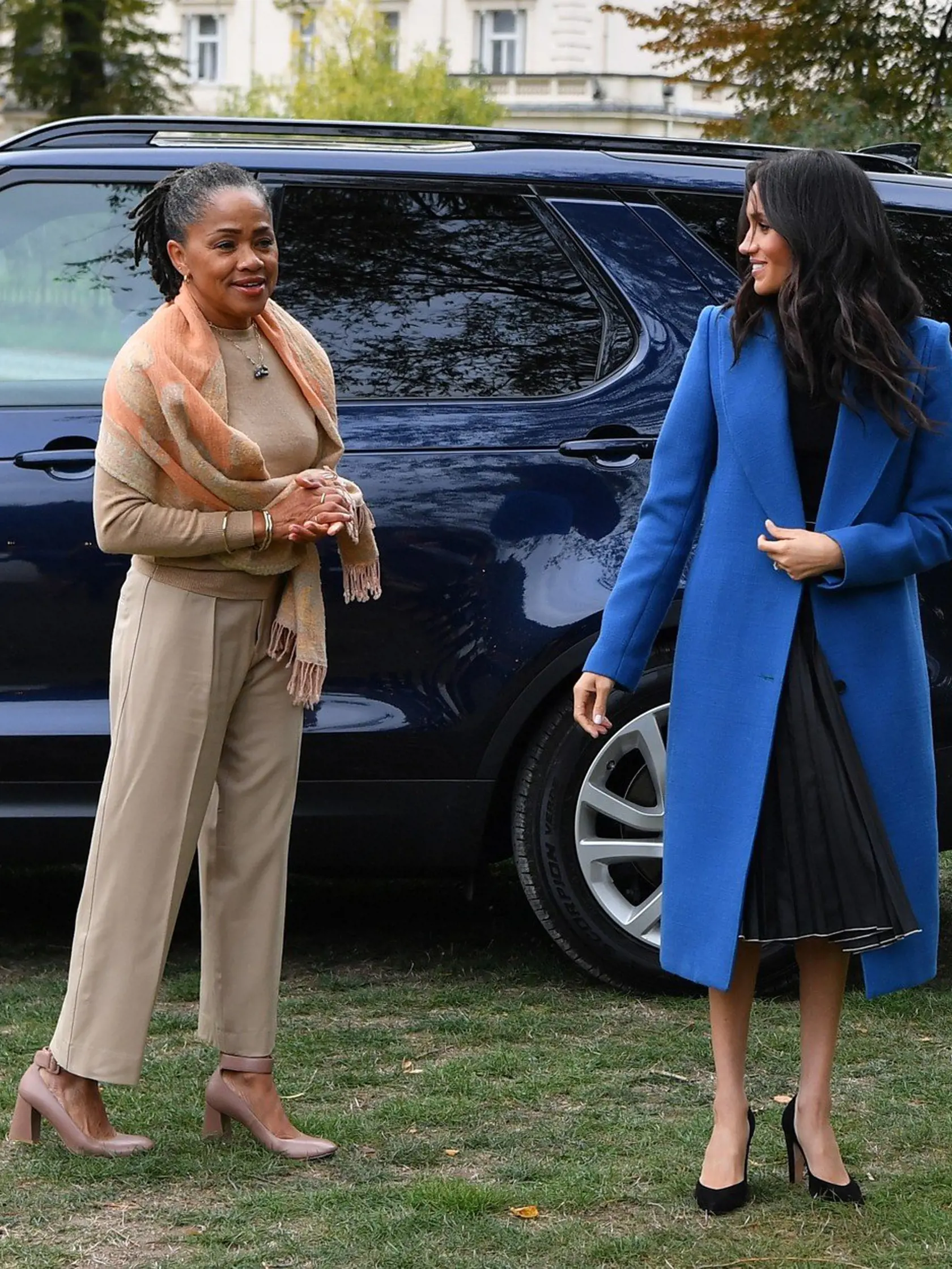 Meghan sa kontaktuje iba s matkou, ktorá žije v Los Angeles.