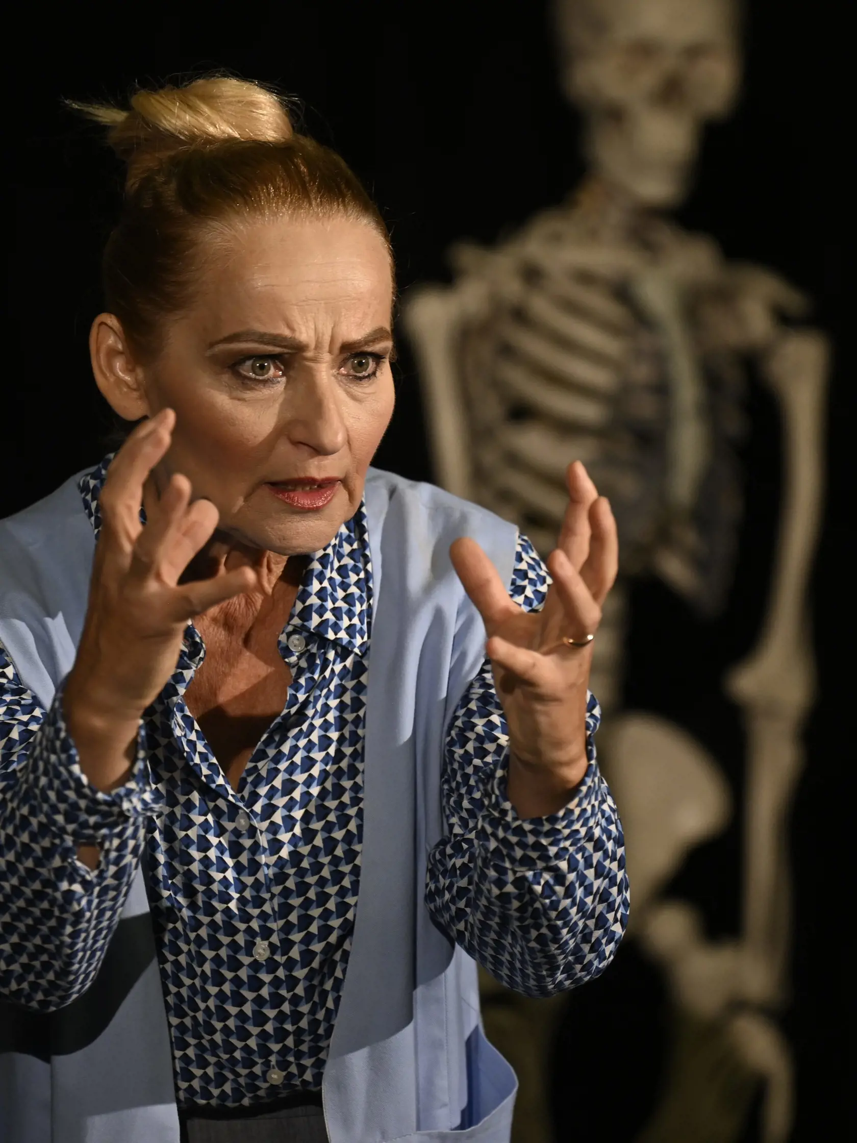 Oľga Belešová vystupuje v monodráme Vyučovanie Dony Margarity.