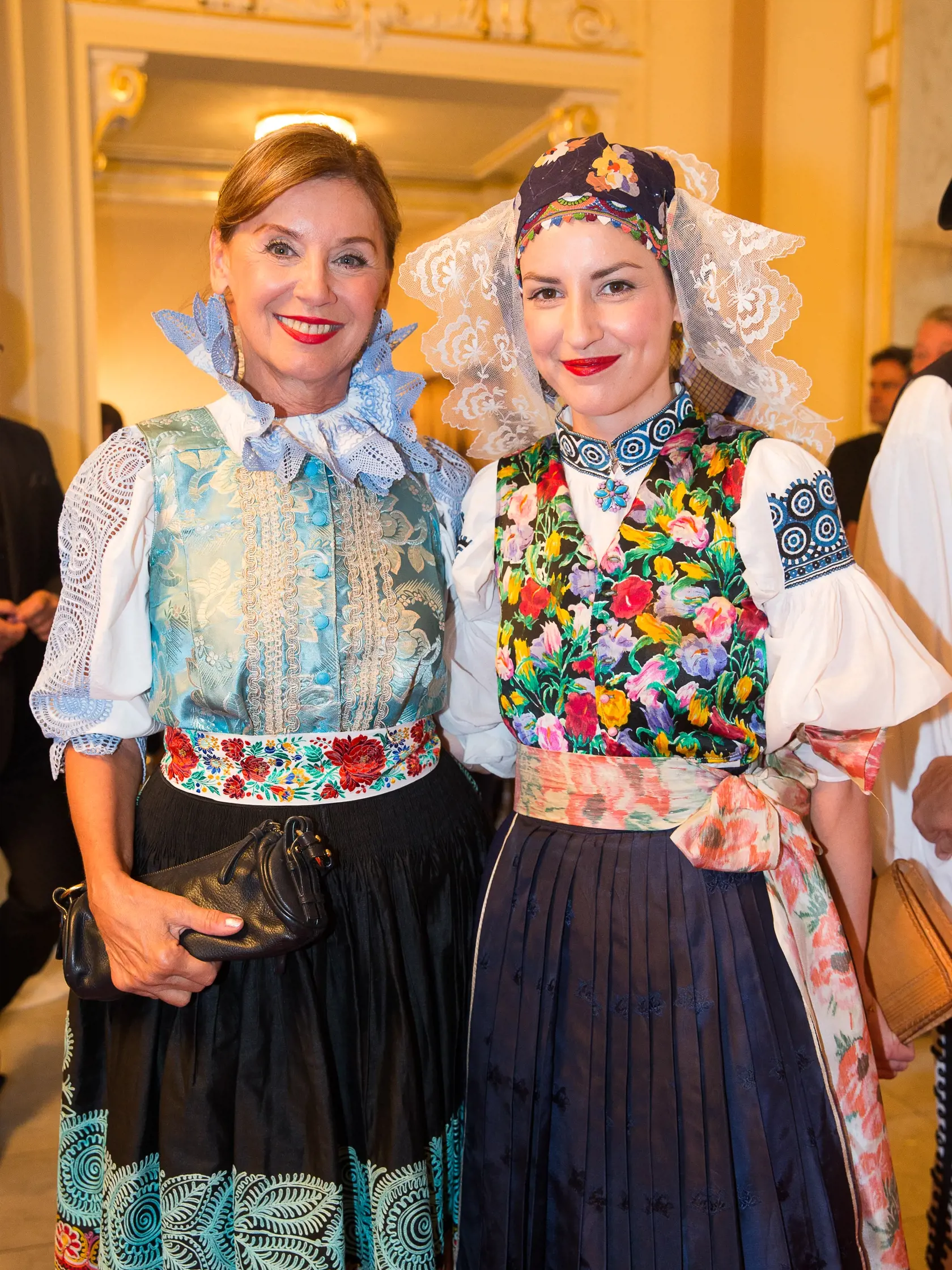 Alena Heribanová s dcérou Tamarou prišli obe v kroji z Hornej Stredy.