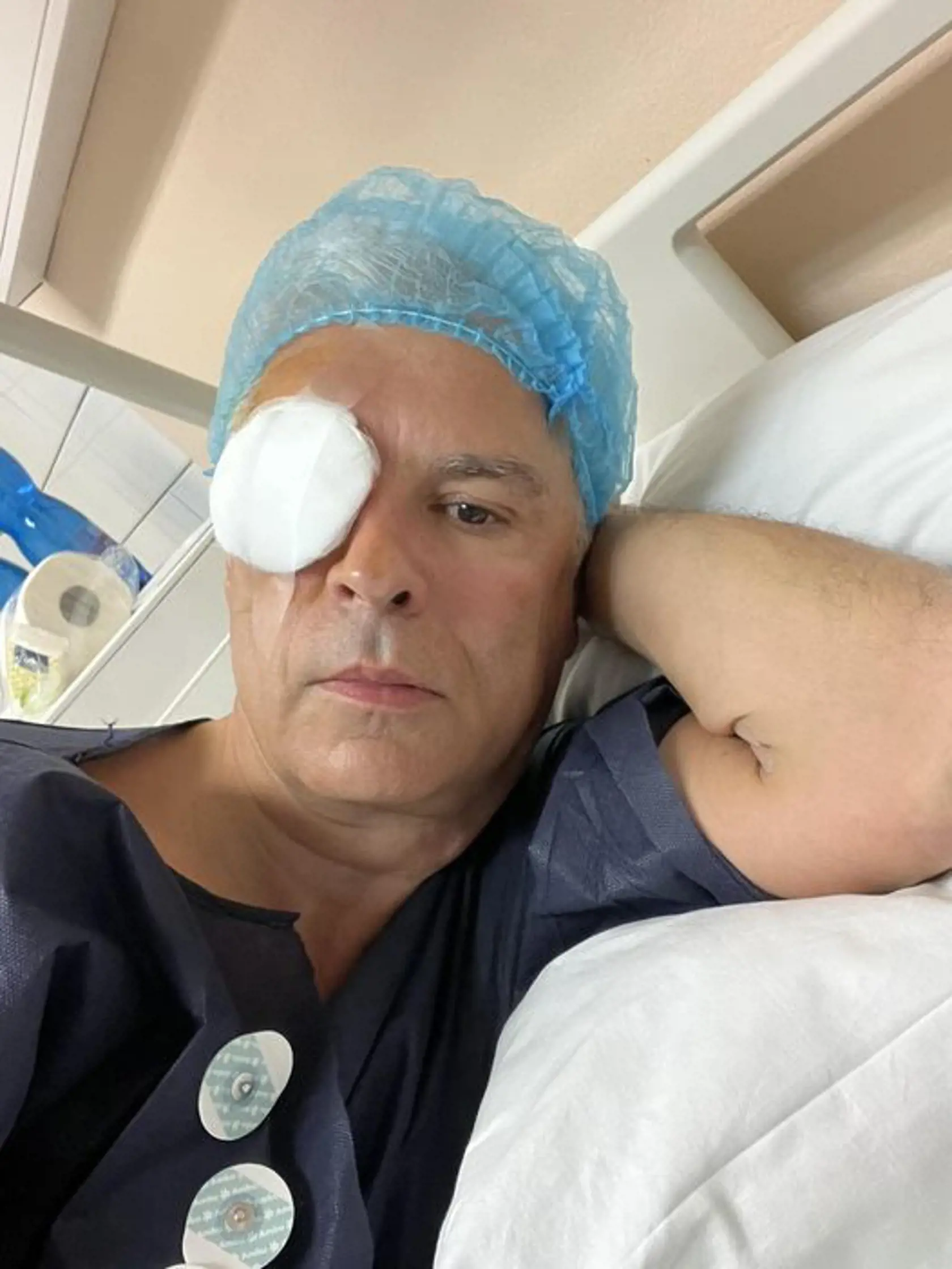 Bývalý minister Ivan Korčok má po operácii oka.