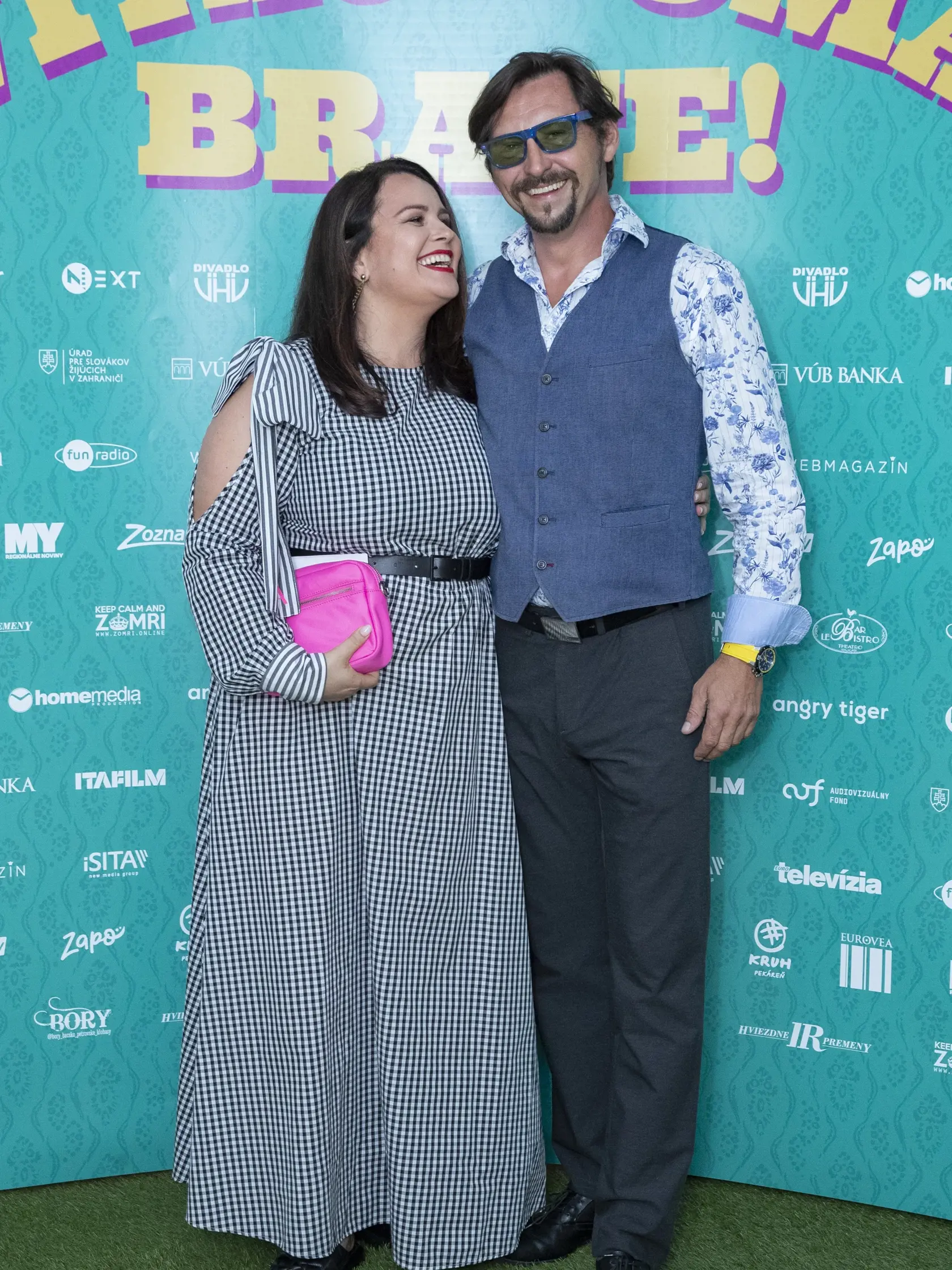 Premiéra filmu Vitaj doma brate! Na snímke je Petra Polnišová a Lukáš Latinák.