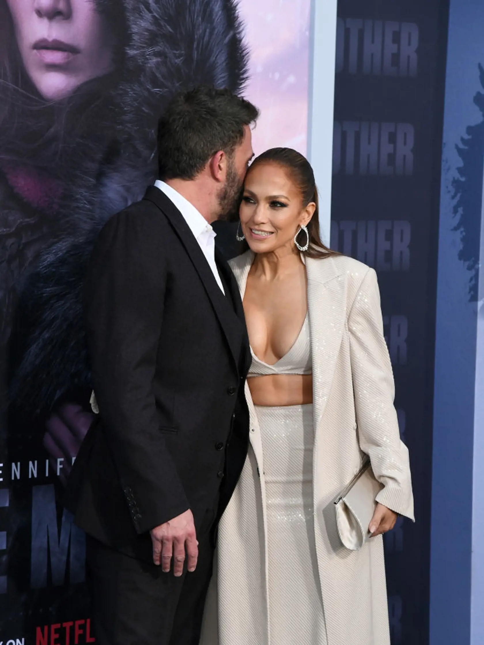 JLo na premiére jej filmu Matka. S Benom mali náročnú chvíľu, ale podarilo sa im to urovnať a potom sa už len usmievali.