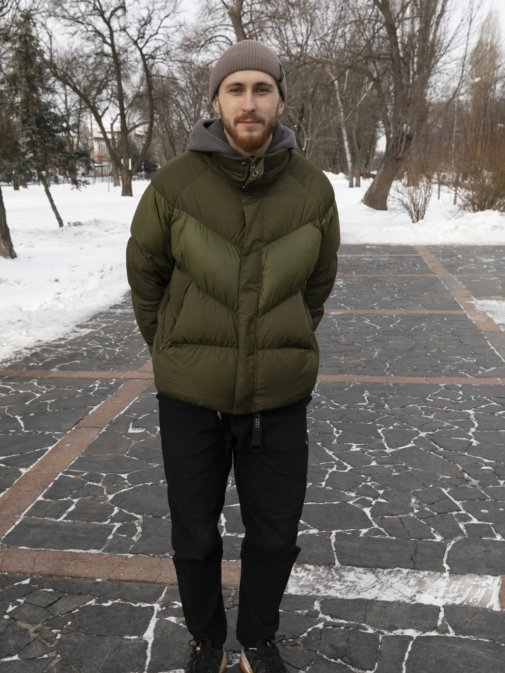 Mladý Jaroslav sa vraj prípadnej vojny s Ruskom nebojí, ale pripravuje sa na ňu. „Už som bol na vojne, tri roky na Donbase som bol dôstojníkom pluku Azov,“ šokuje a pokračuje: „S chalanmi, s ktorými sme boli spolu na vojne, sa pravidelne stretávame, cvičíme, sme pripravení na všetko. Ak bude treba, pôjdem opäť brániť krajinu,“ hovorí.