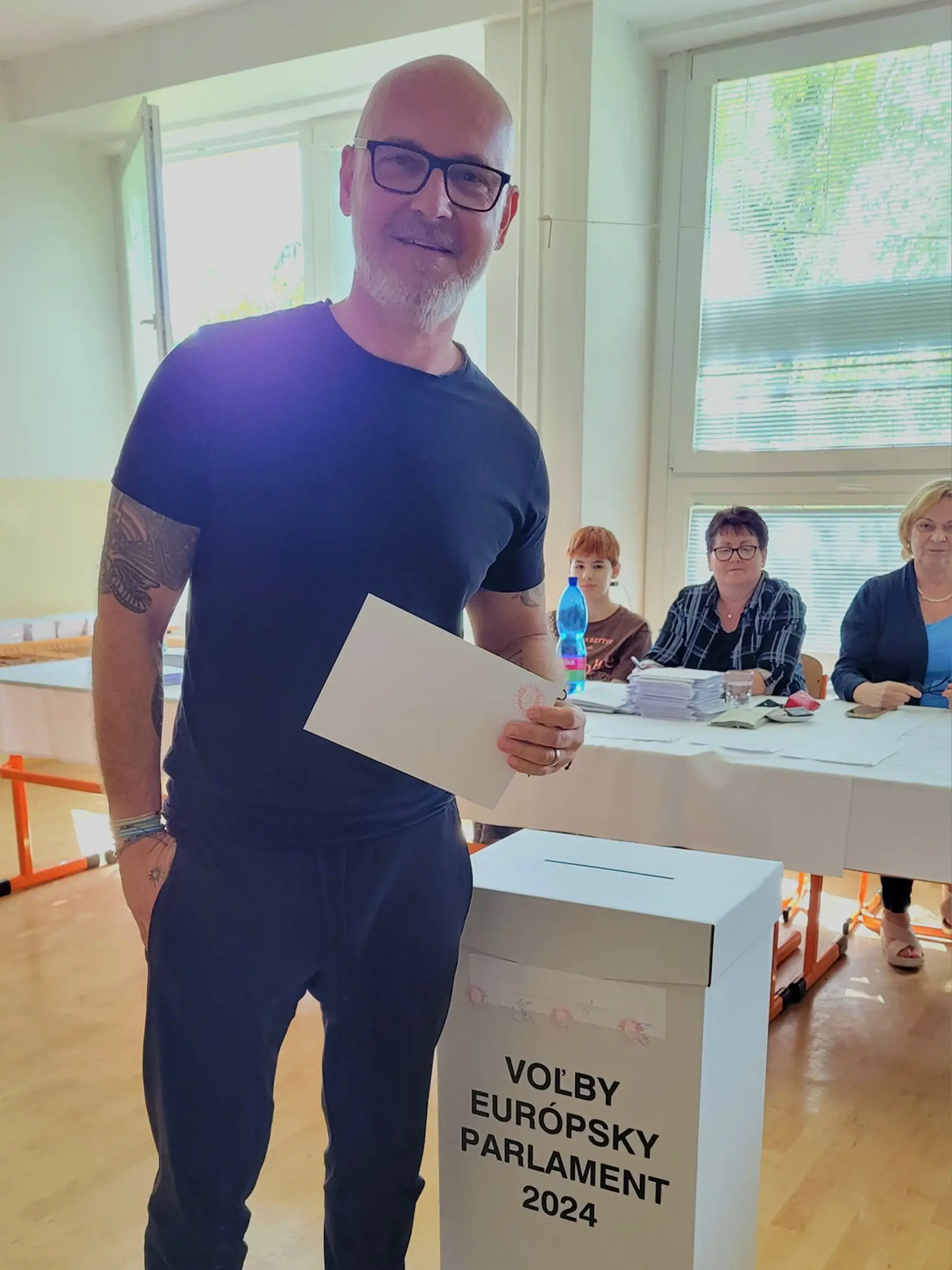 "Voliť treba vždy, lebo voľby priamo ovplyvňujú naše životy," napísal Branislav Gröhling.